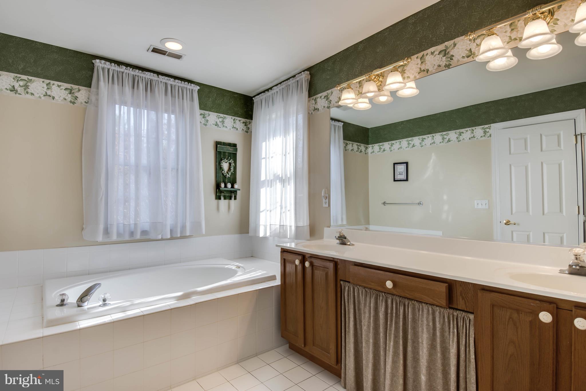 THREE CREEKS - Residential