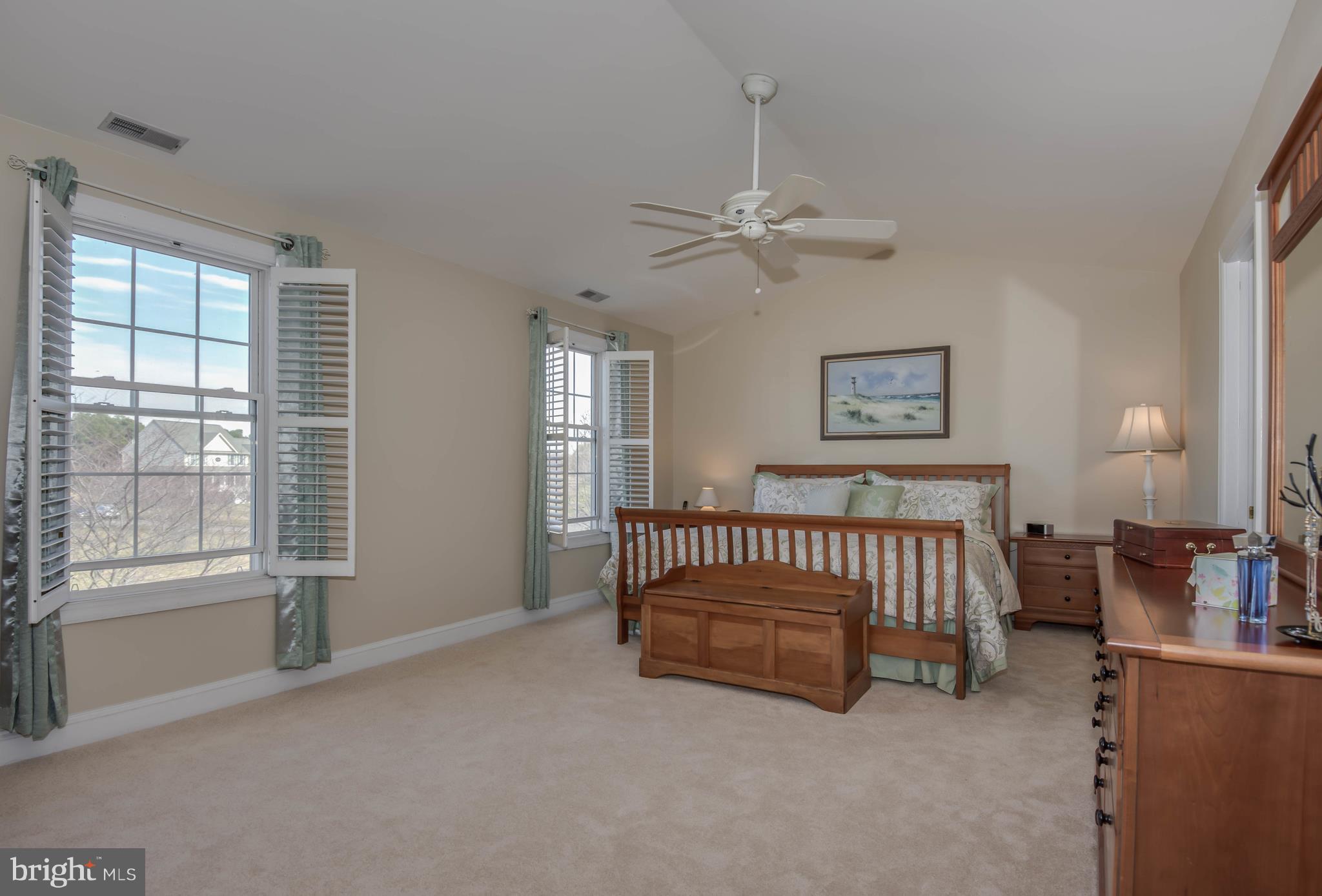 THREE CREEKS - Residential