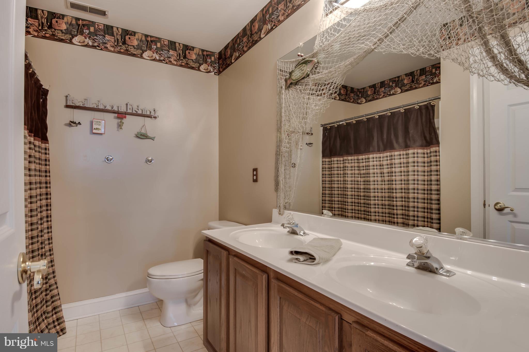 THREE CREEKS - Residential