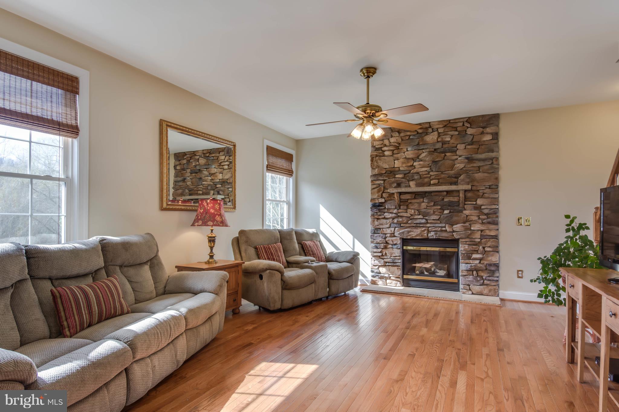 THREE CREEKS - Residential