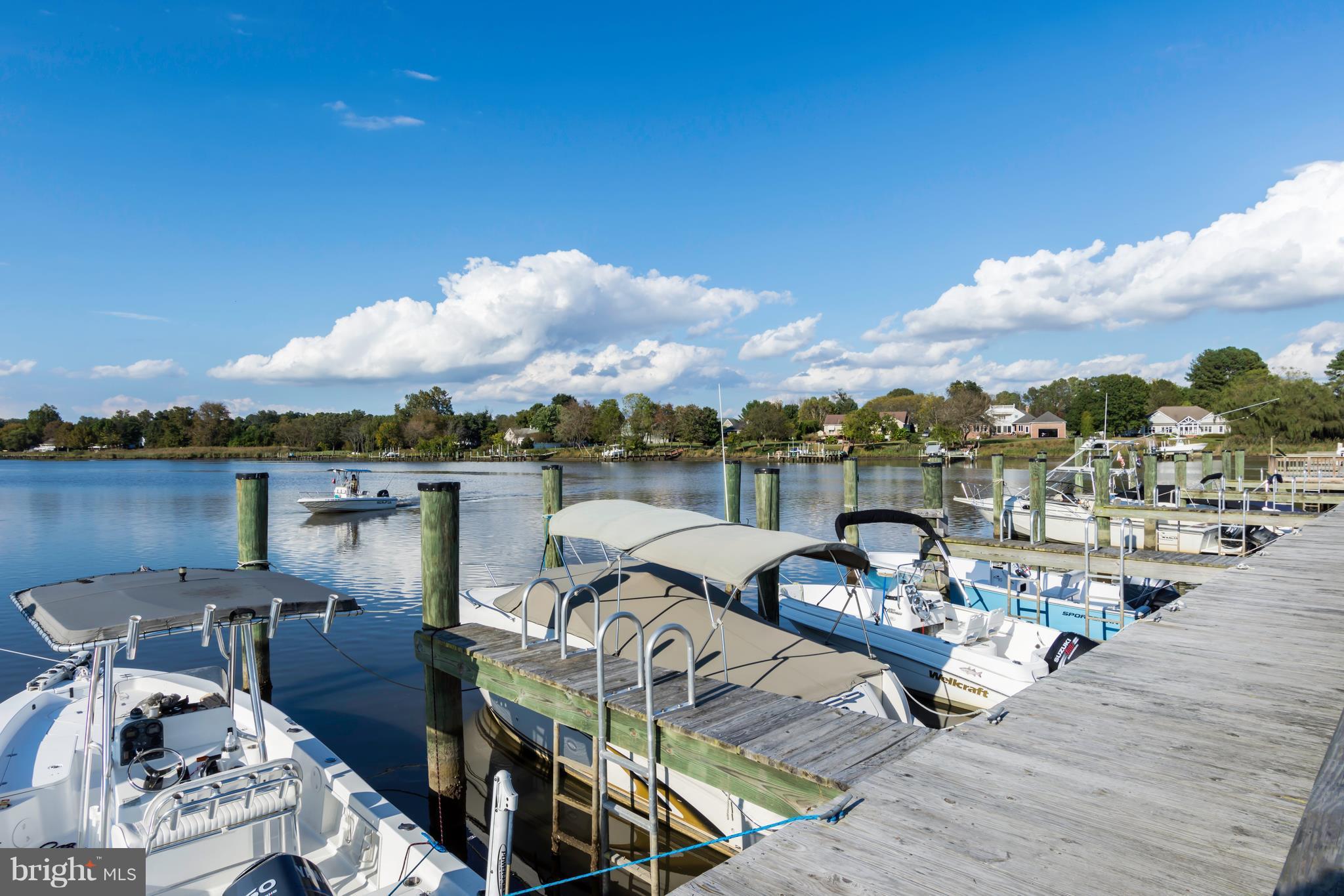 THREE CREEKS - Residential