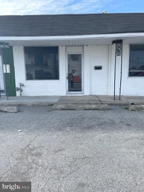 LARGE STORE FRONT, MAIN AREA IS 41x31. WITH EXTRA ROOMS IN BACK INCLUDING 2 OFFICES AND A POTENTIAL KITCHEN AREA. BUSY AREA, CLOSE TO TARGET AND KOHLS SHOPPING CENTER. RIGHT ACROSS FROM FOOD LION. LARGE SPACE, COULD BE SPLIT INTO TWO WITH SEPERATE FRONT ENTRANCES. MOST RECENTLY USED AS A FURNITURE STORE. PREVIOUSLY USED AS A CHURCH. COULD BE A CHURCH, RESTAURANT, DAY CARE CENTER, OFFICE, RETAIL, DRIVING SCHOOL, GYM, SALON ETC. THERE IS CURRENTLT A CONVENIENCE STORE AND BARBER IN THE SHOPPING CENTER. PARKING IN FRONT.