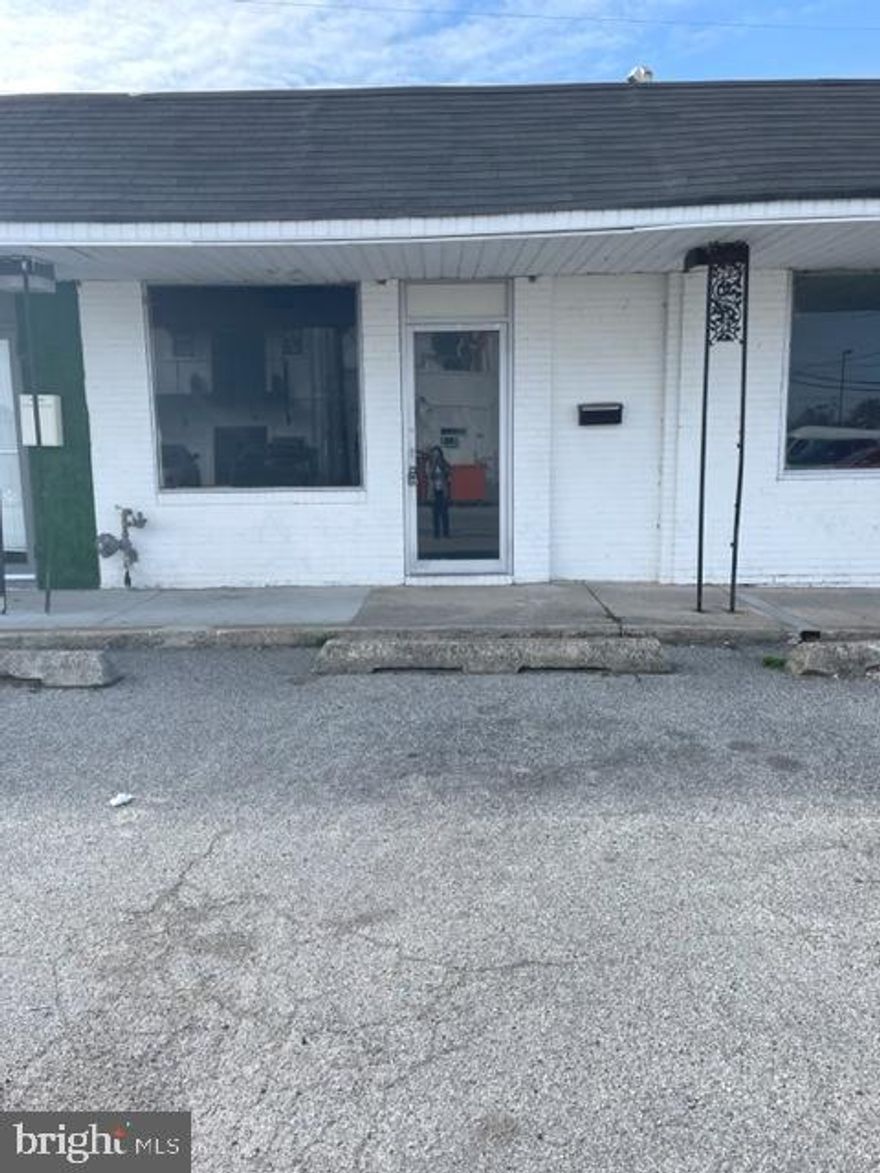 LARGE STORE FRONT, MAIN AREA IS 41x31.  WITH EXTRA ROOMS IN BACK INCLUDING 2 OFFICES AND A POTENTIAL KITCHEN AREA.  BUSY AREA, CLOSE TO TARGET AND KOHLS SHOPPING CENTER.  RIGHT ACROSS FROM FOOD LION. LARGE SPACE, COULD BE SPLIT INTO TWO WITH SEPERATE FRONT ENTRANCES.   CURRENTY USED AS A FURNITURE STORE.  PREVIOUSLY USED AS A CHURCH.  COULD BE A CHURCH, RESTAURANT, DAY CARE CENTER, OFFICE, RETAIL, DRIVING SCHOOL, GYM, SALON ETC.  THERE IS CURRENTLT A CONVENIENCE STORE AND BARBER IN THE SHOPPING CENTER.  PARKING IN FRONT.