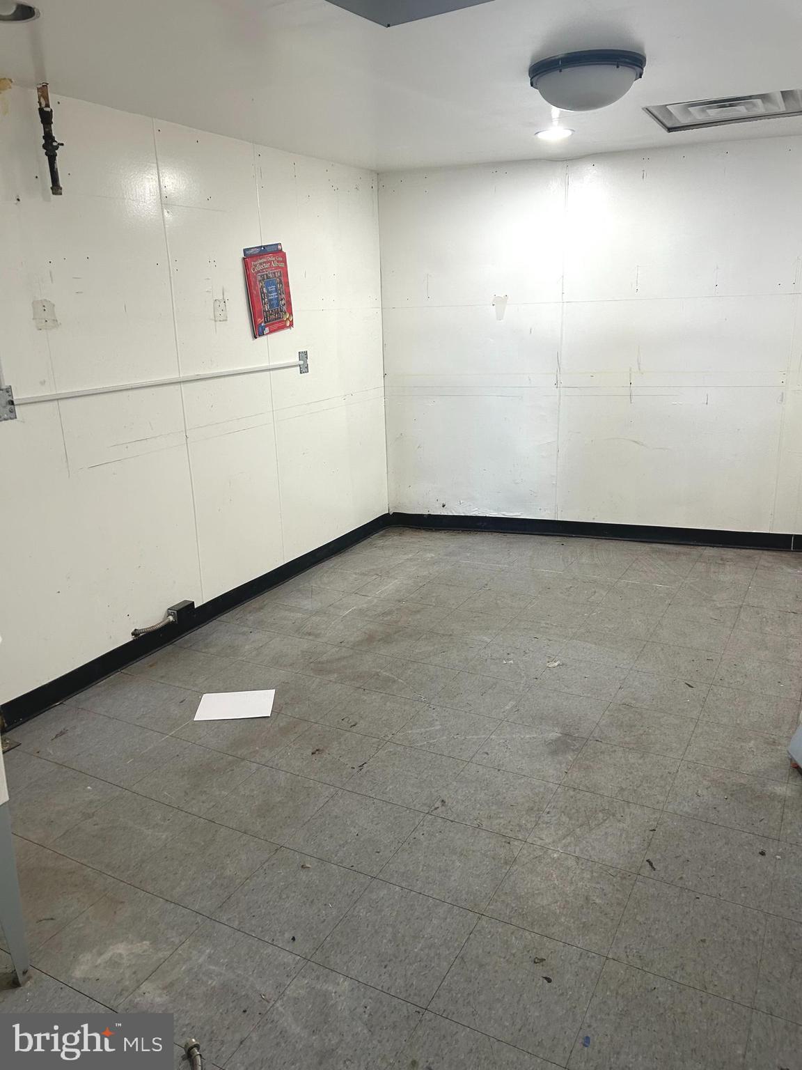 AERO ACRES - Commercial Lease