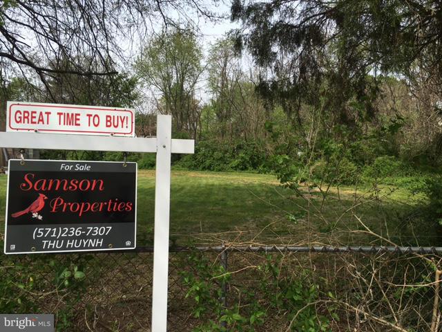 RIVERDALE PARK - Land