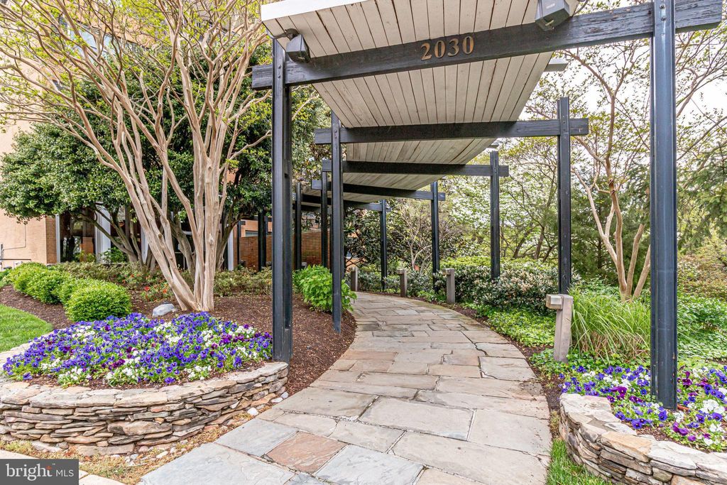 Photo of 2030 N Adams Street #1112, ARLINGTON, VA 22201 (MLS # VAAR2065416)