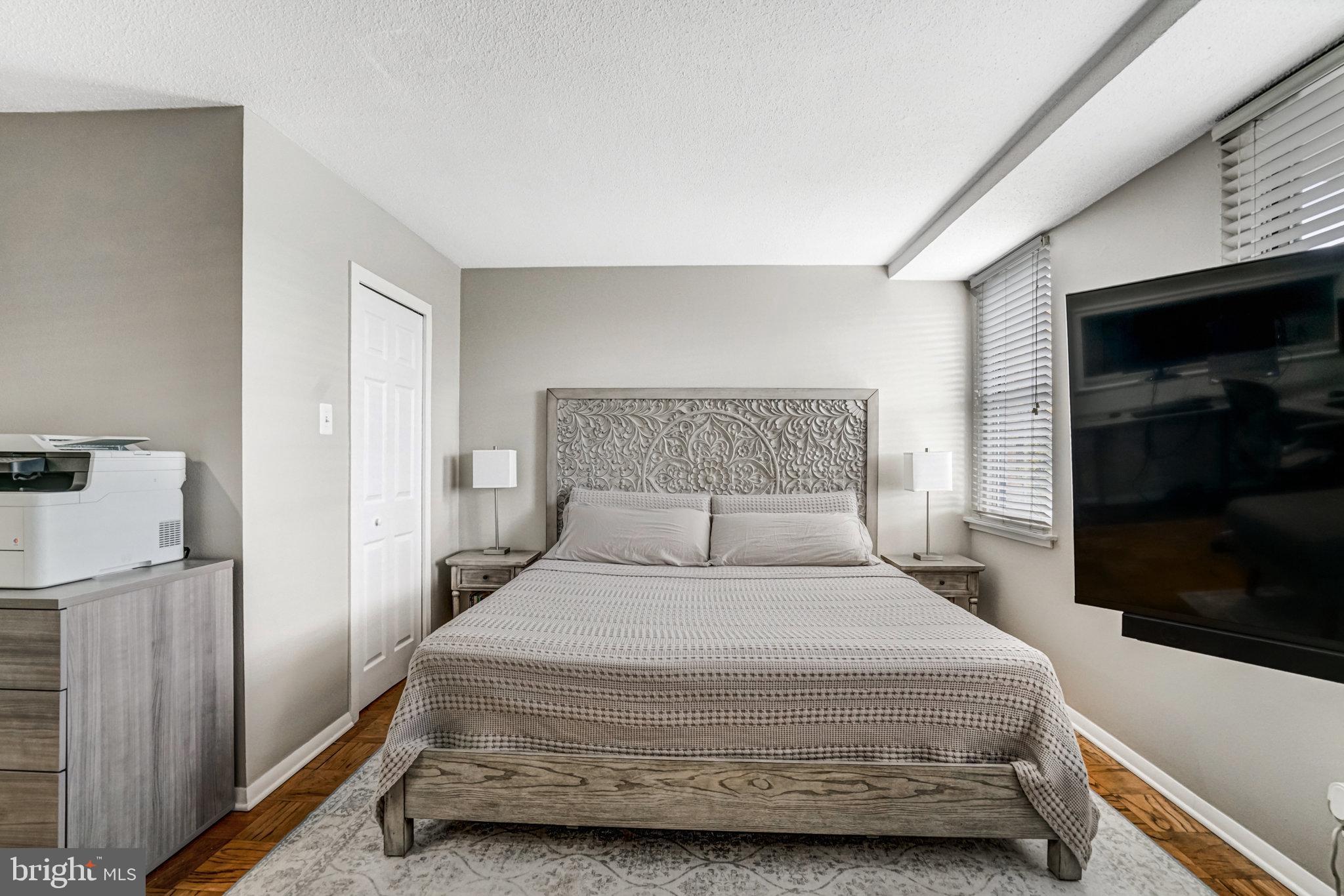 CIRCLE CONDOMINIUMS - Residential