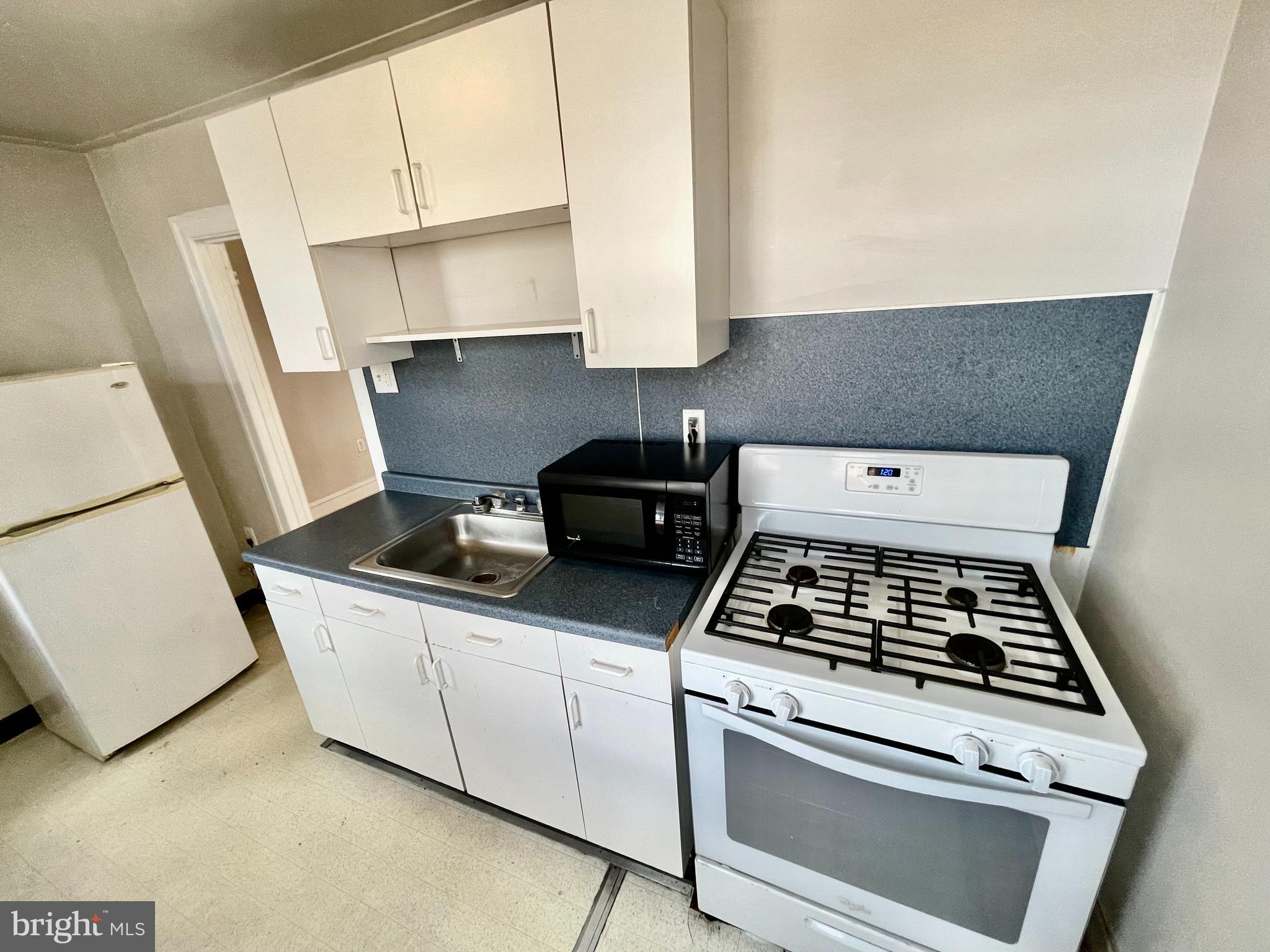 504 W COULTER STREET 4