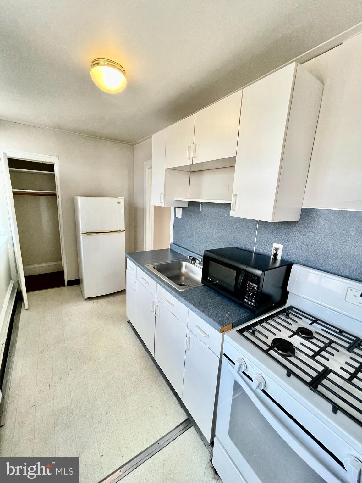 504 W COULTER STREET 4