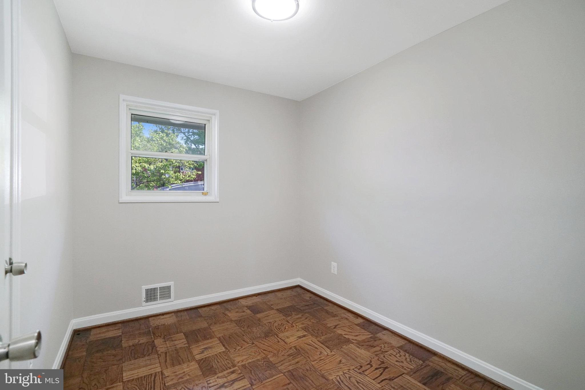 BARCROFT FOREST - Residential