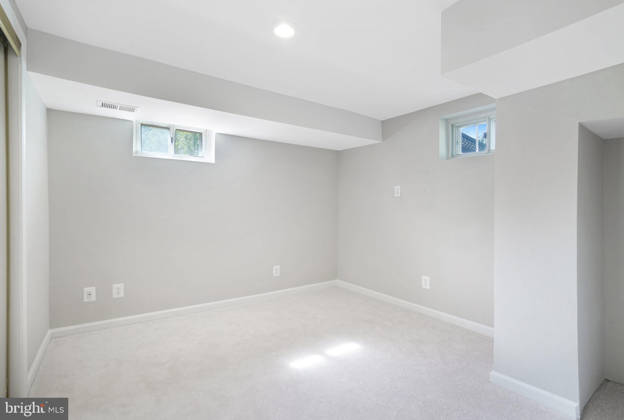 BARCROFT FOREST - Residential