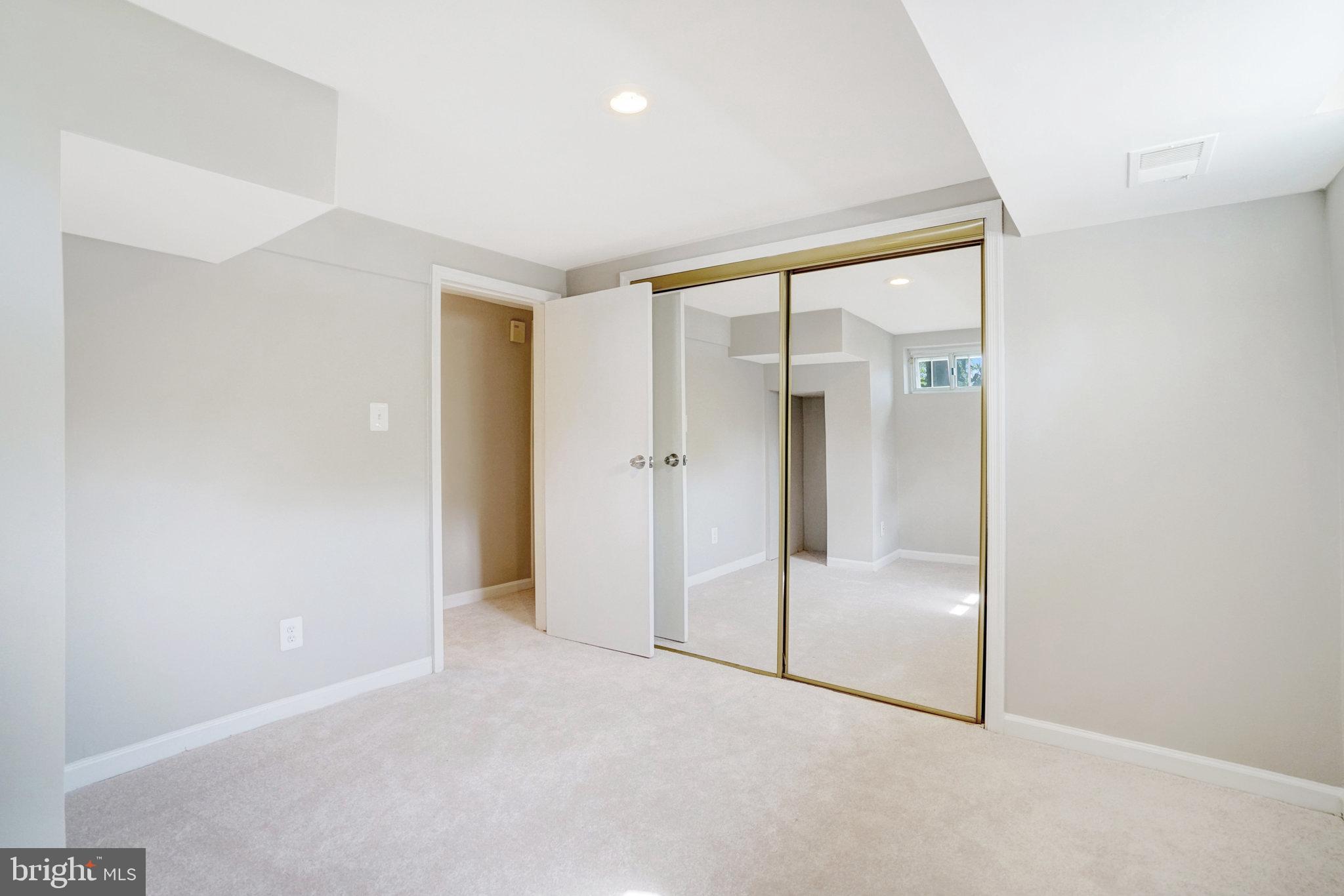 BARCROFT FOREST - Residential