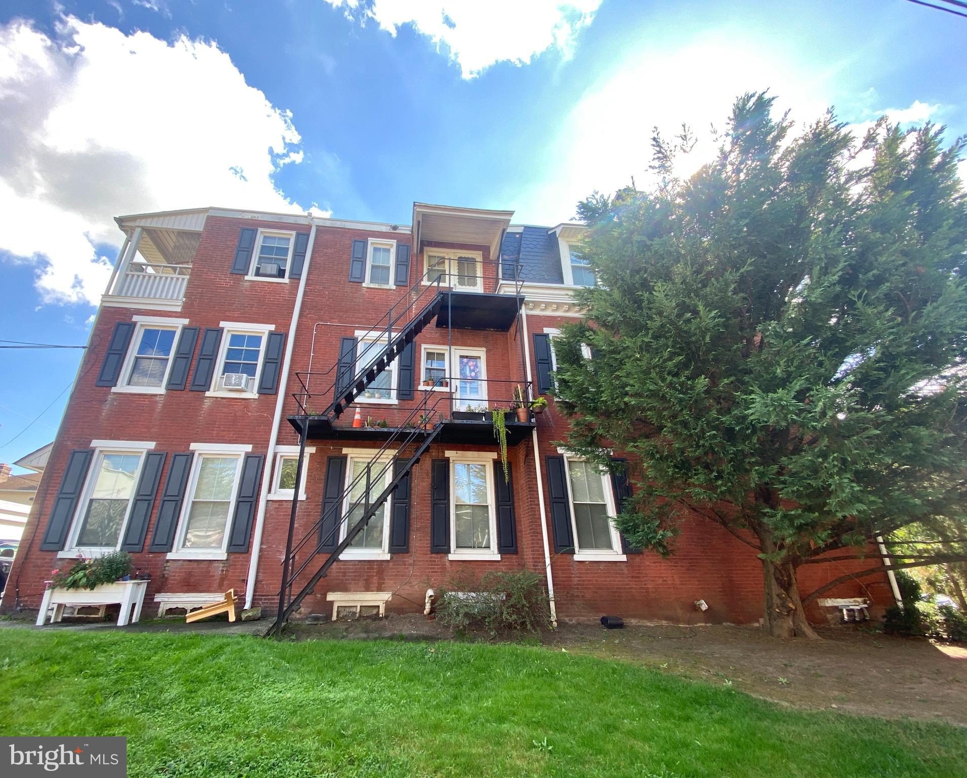 131 W 18TH STREET APARTMENT 4