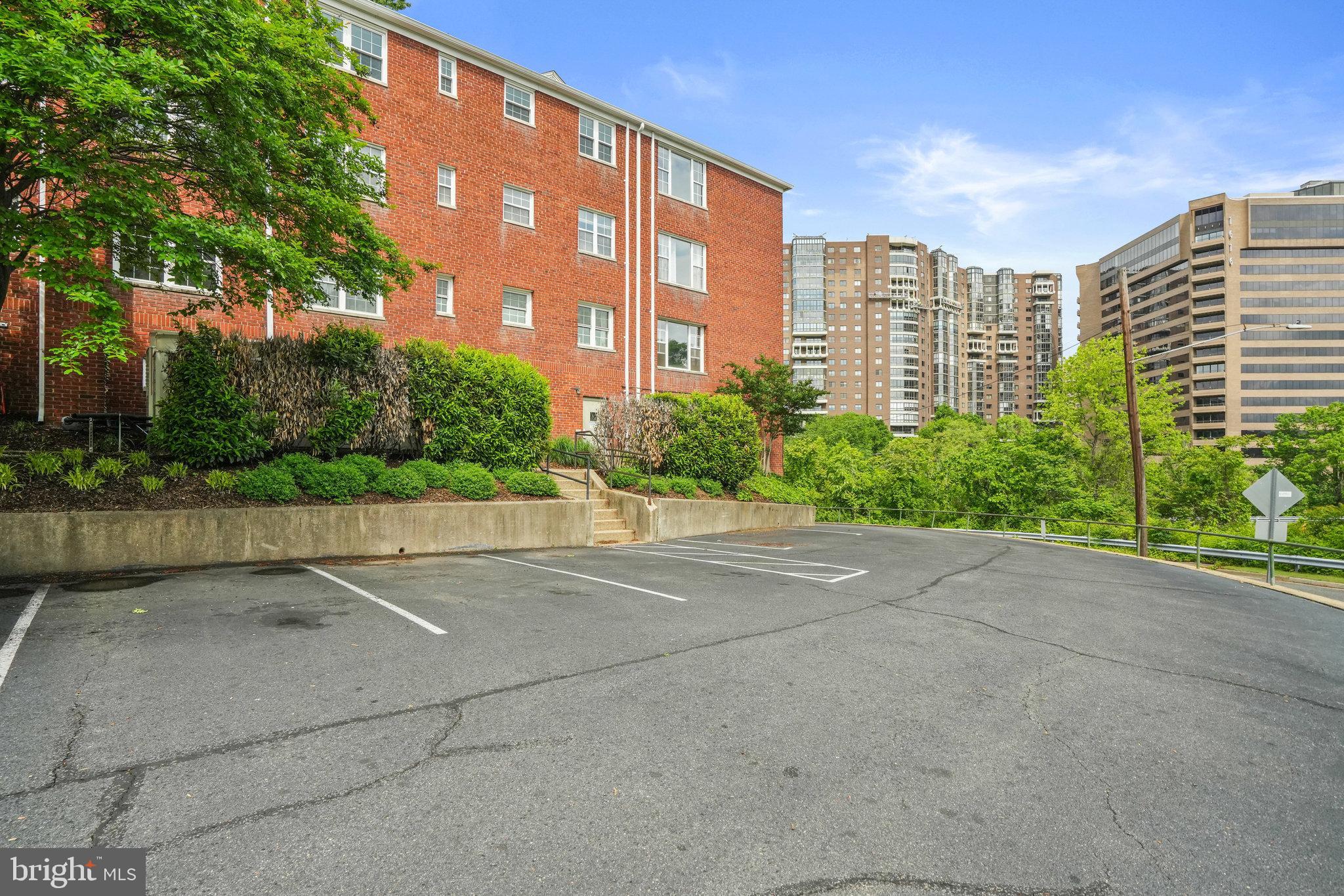 ROSSLYN HEIGHTS - Residential