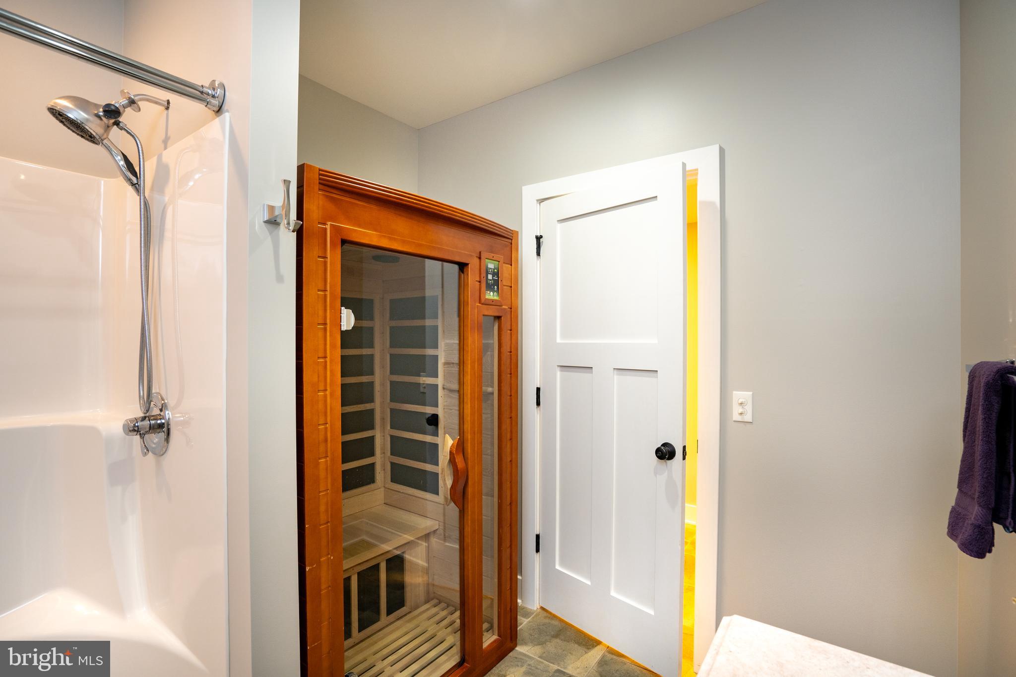 ROCKEY RIDGE - Residential