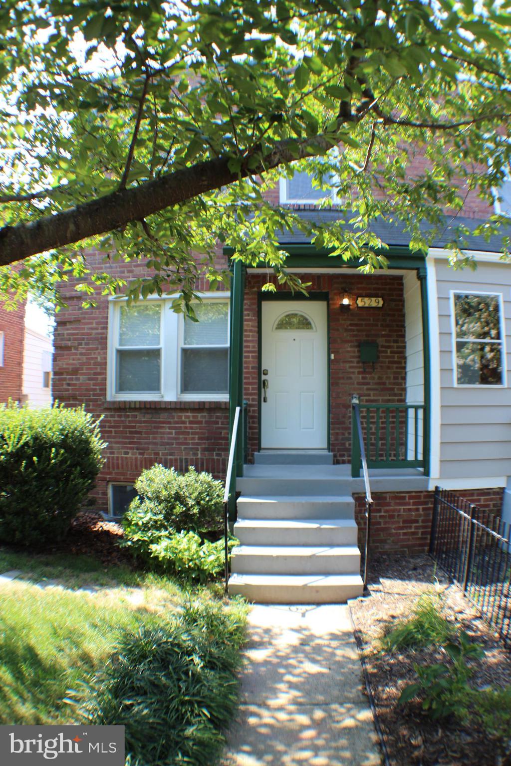 LINDEN GARDENS - Residential Lease