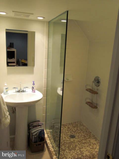 LINDEN GARDENS - Residential Lease