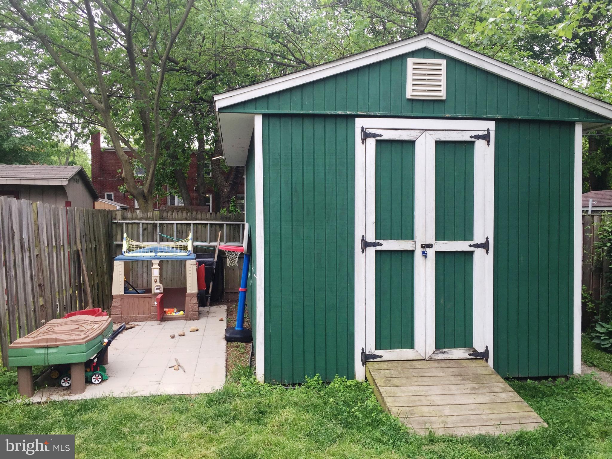 LINDEN GARDENS - Residential Lease