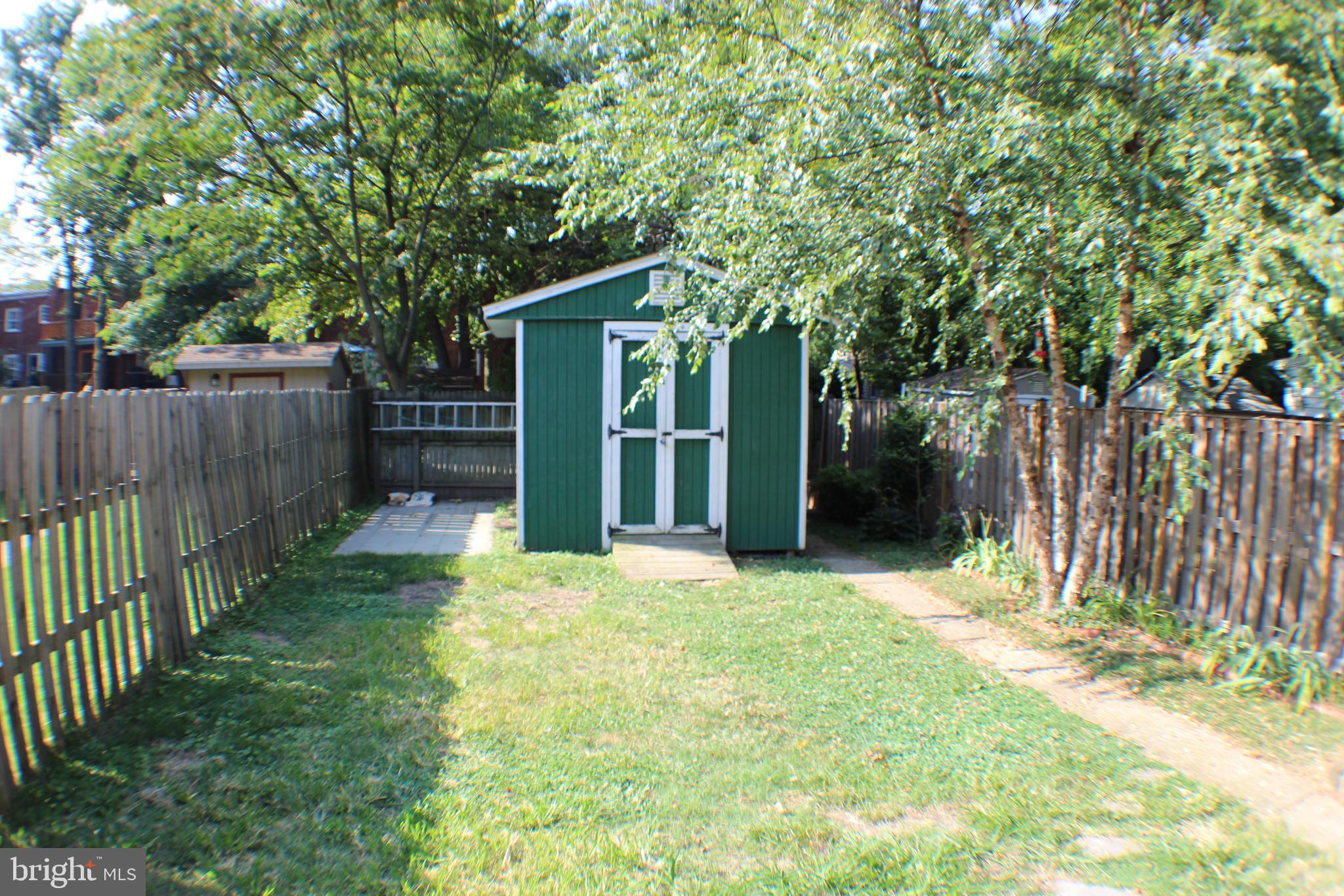 LINDEN GARDENS - Residential Lease