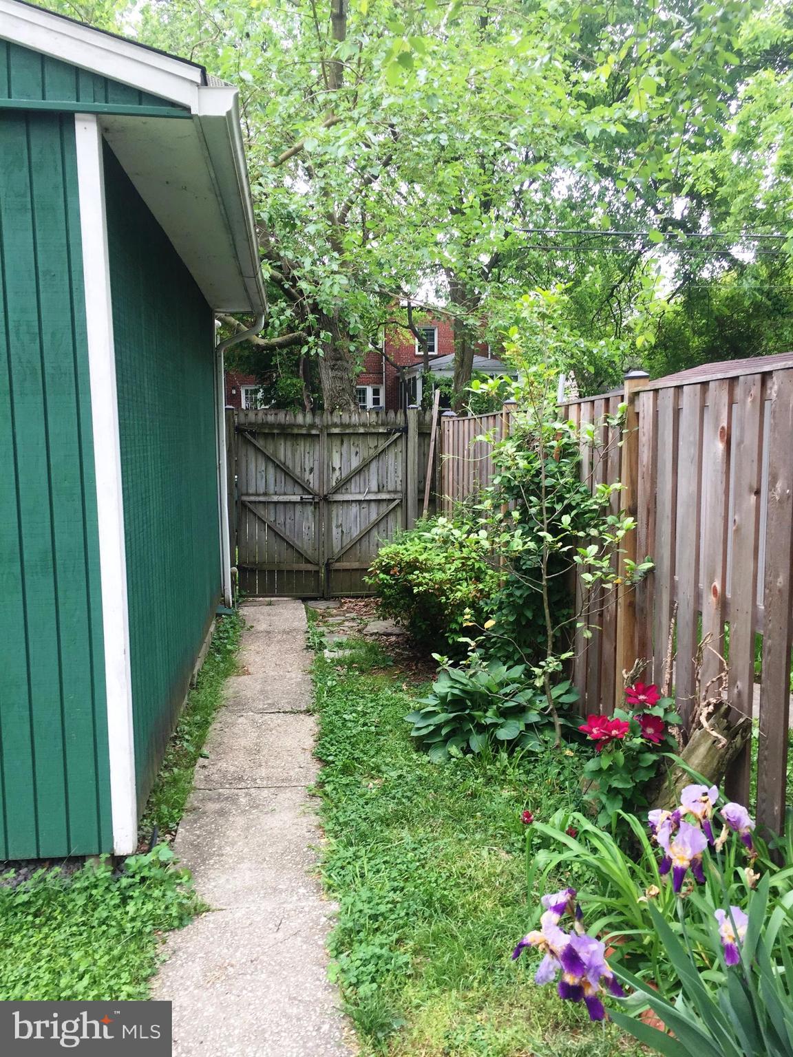 LINDEN GARDENS - Residential Lease