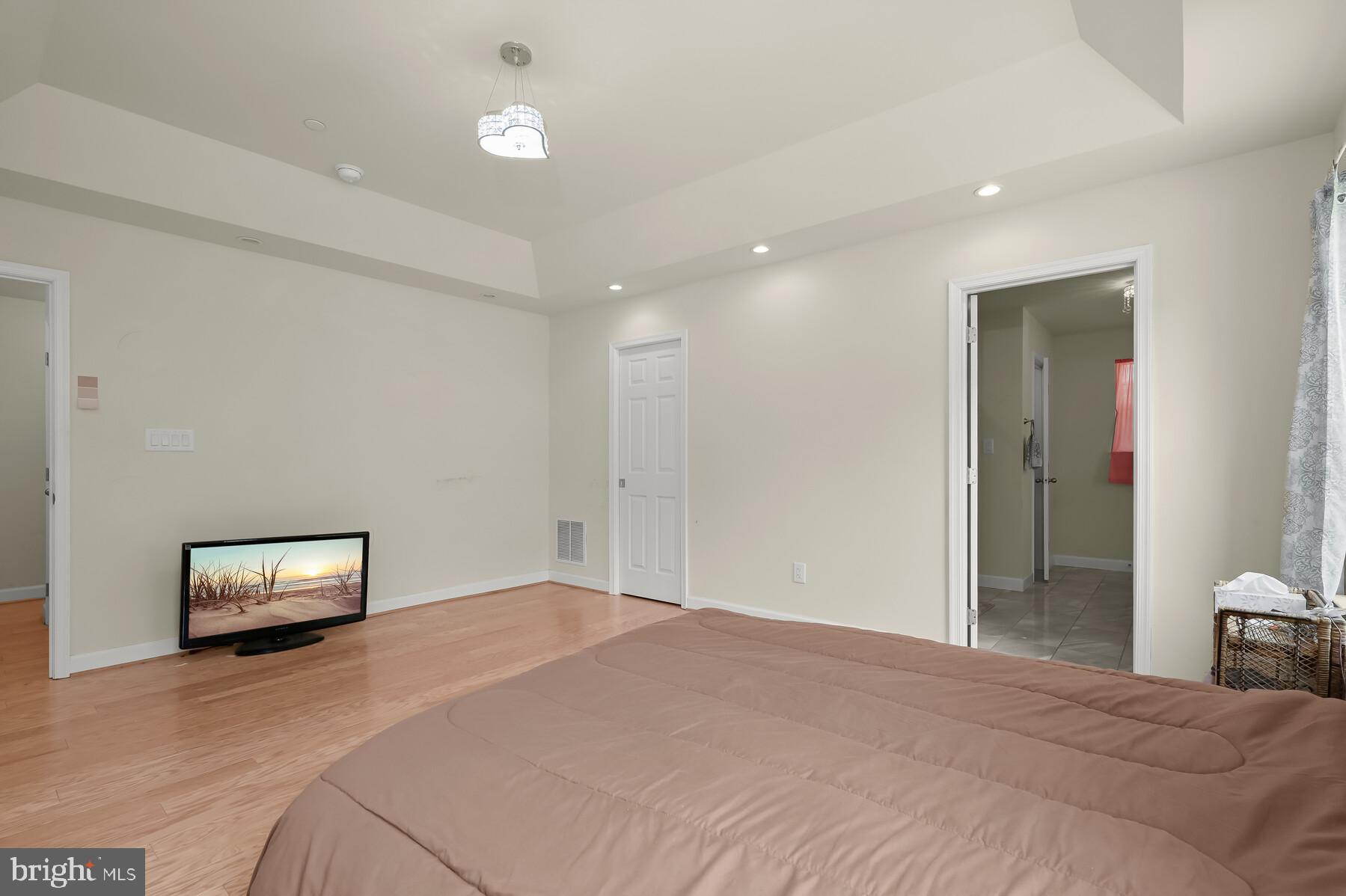 REGULARS - Residential