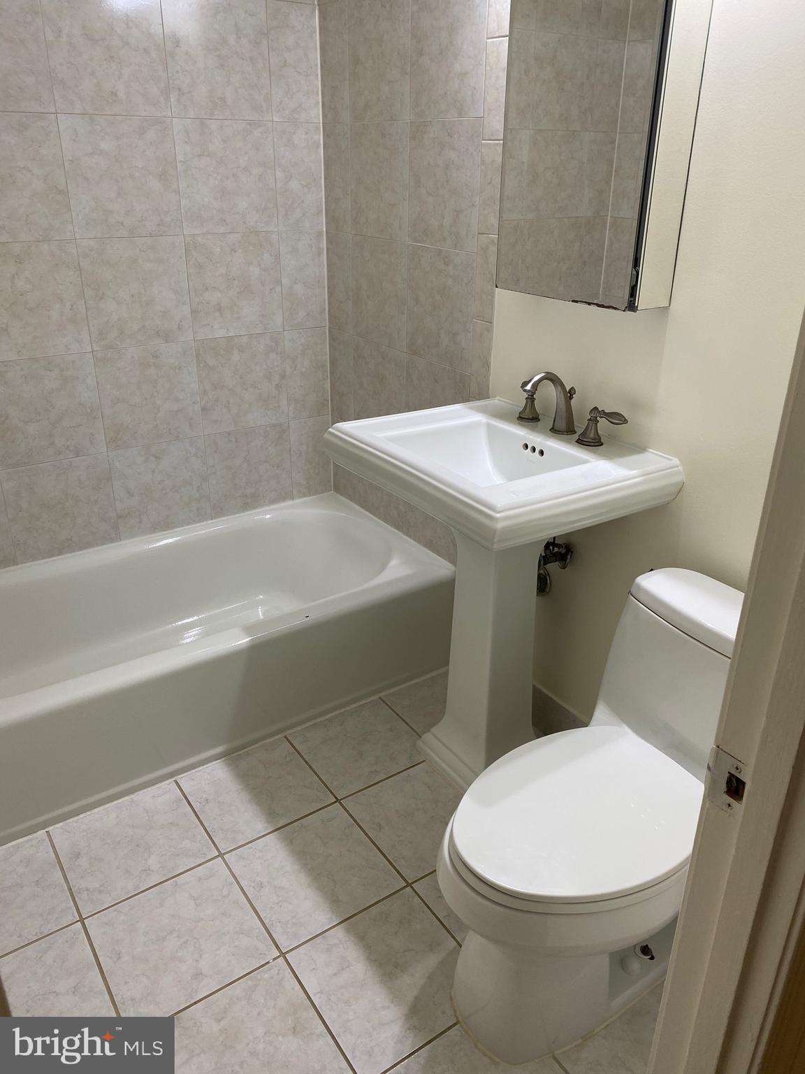 WESTMORELAND SQUARE - Residential Lease