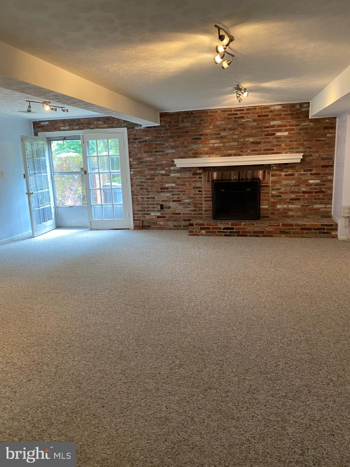 WESTMORELAND SQUARE - Residential Lease