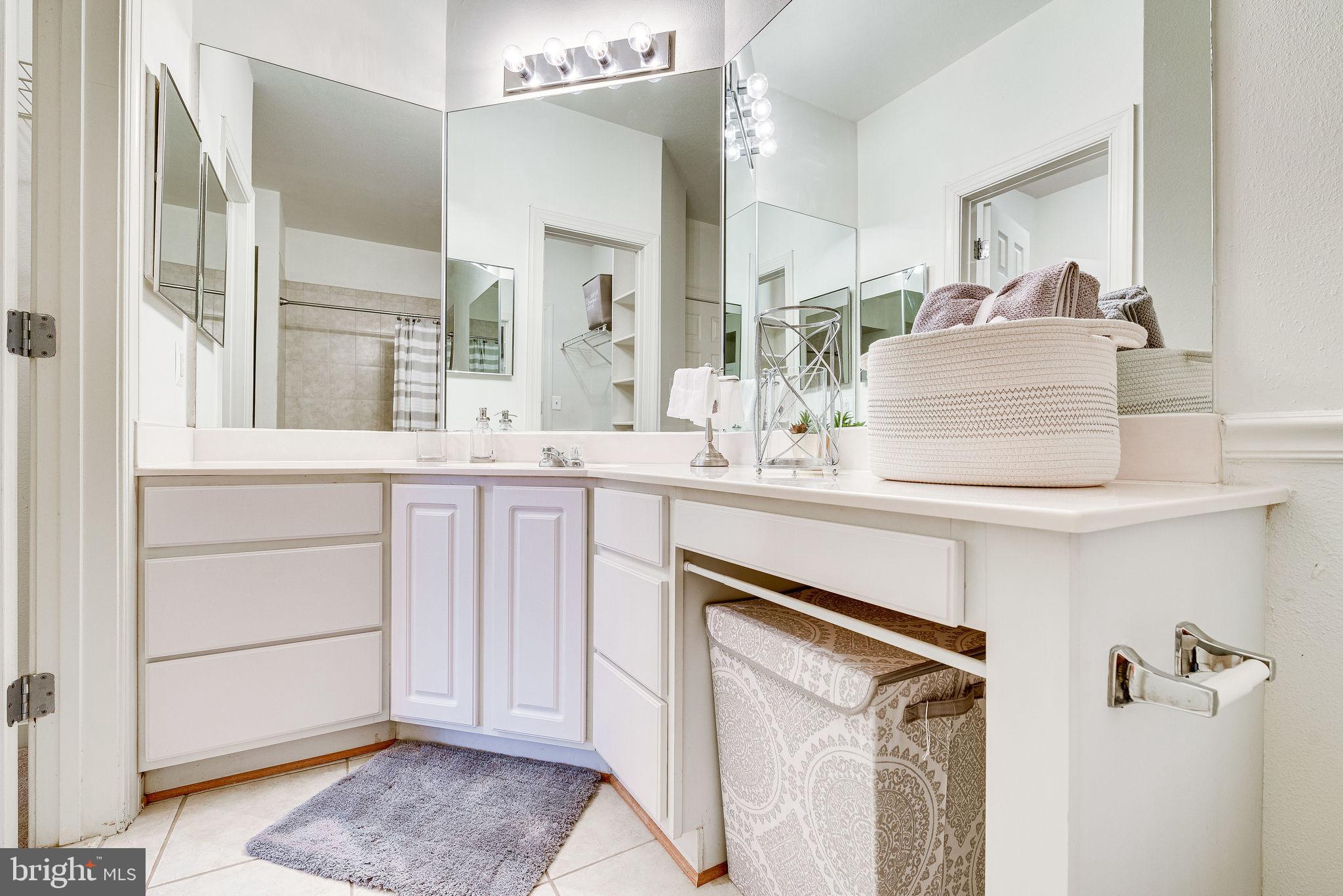 PENDERBROOK SQUARE CONDOMINIUMS - Residential Lease