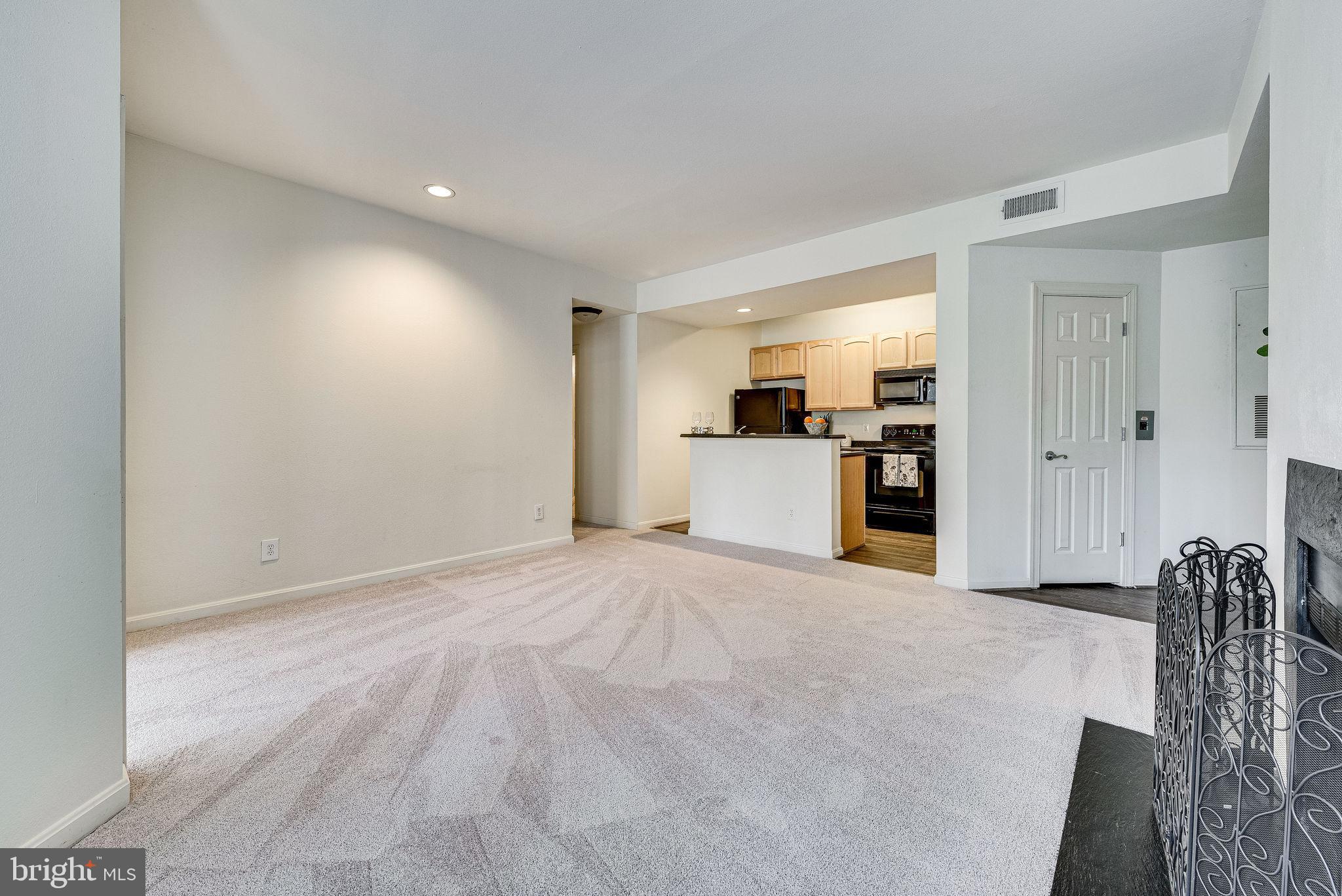 PENDERBROOK SQUARE CONDOMINIUMS - Residential Lease