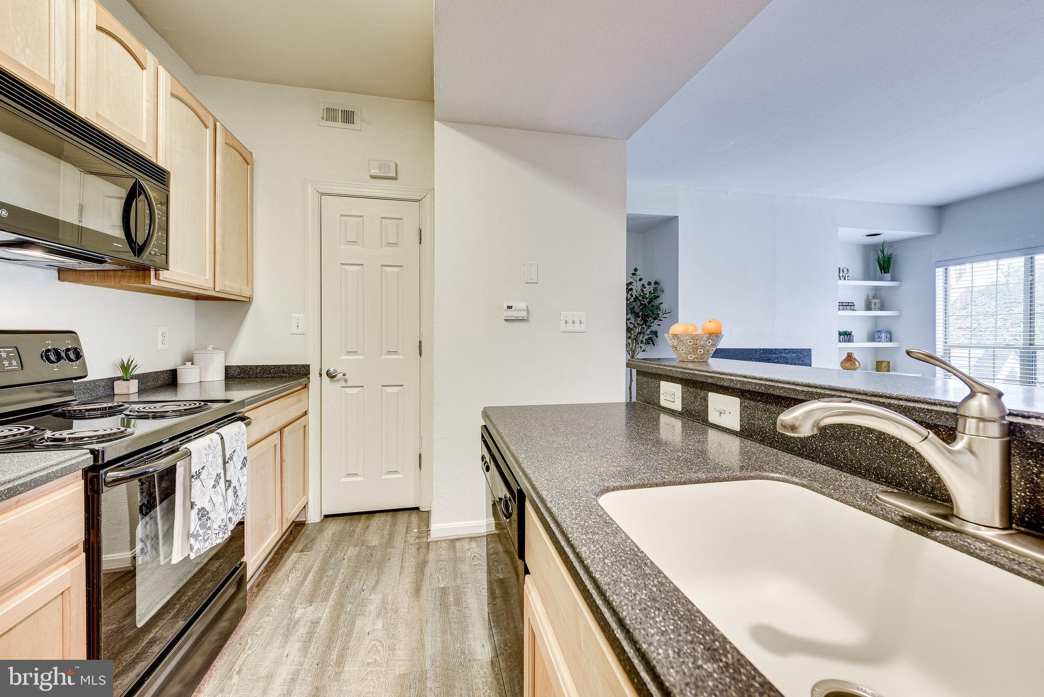 PENDERBROOK SQUARE CONDOMINIUMS - Residential Lease