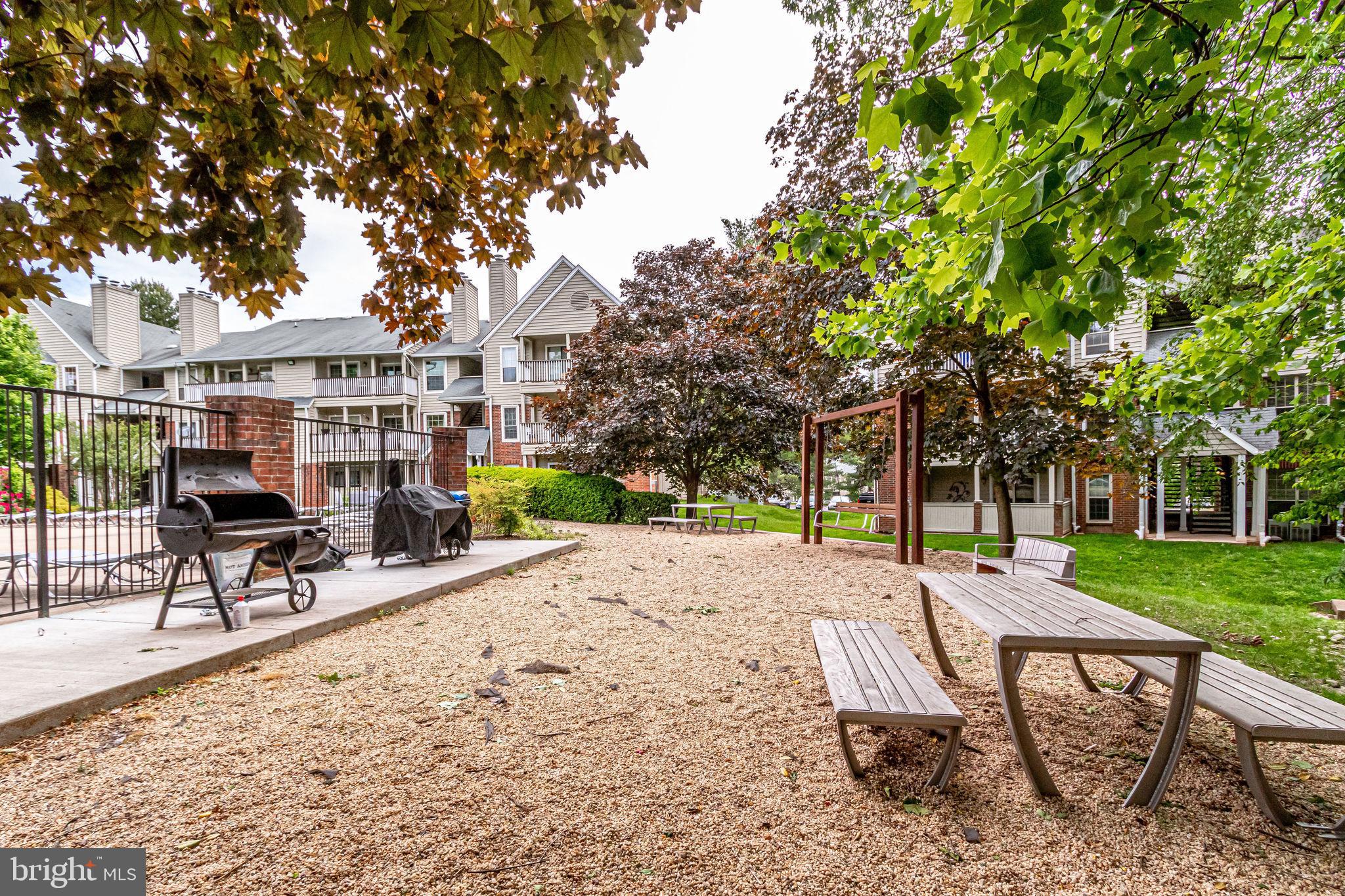 PENDERBROOK SQUARE CONDOMINIUMS - Residential Lease