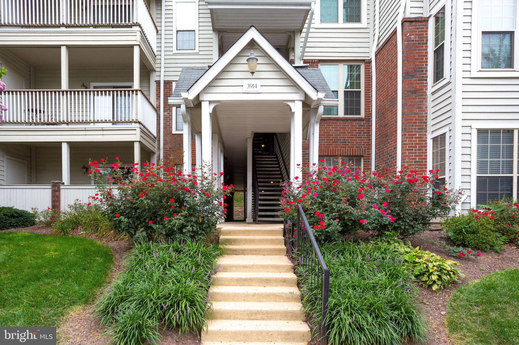 PENDERBROOK SQUARE CONDOMINIUMS - Residential Lease