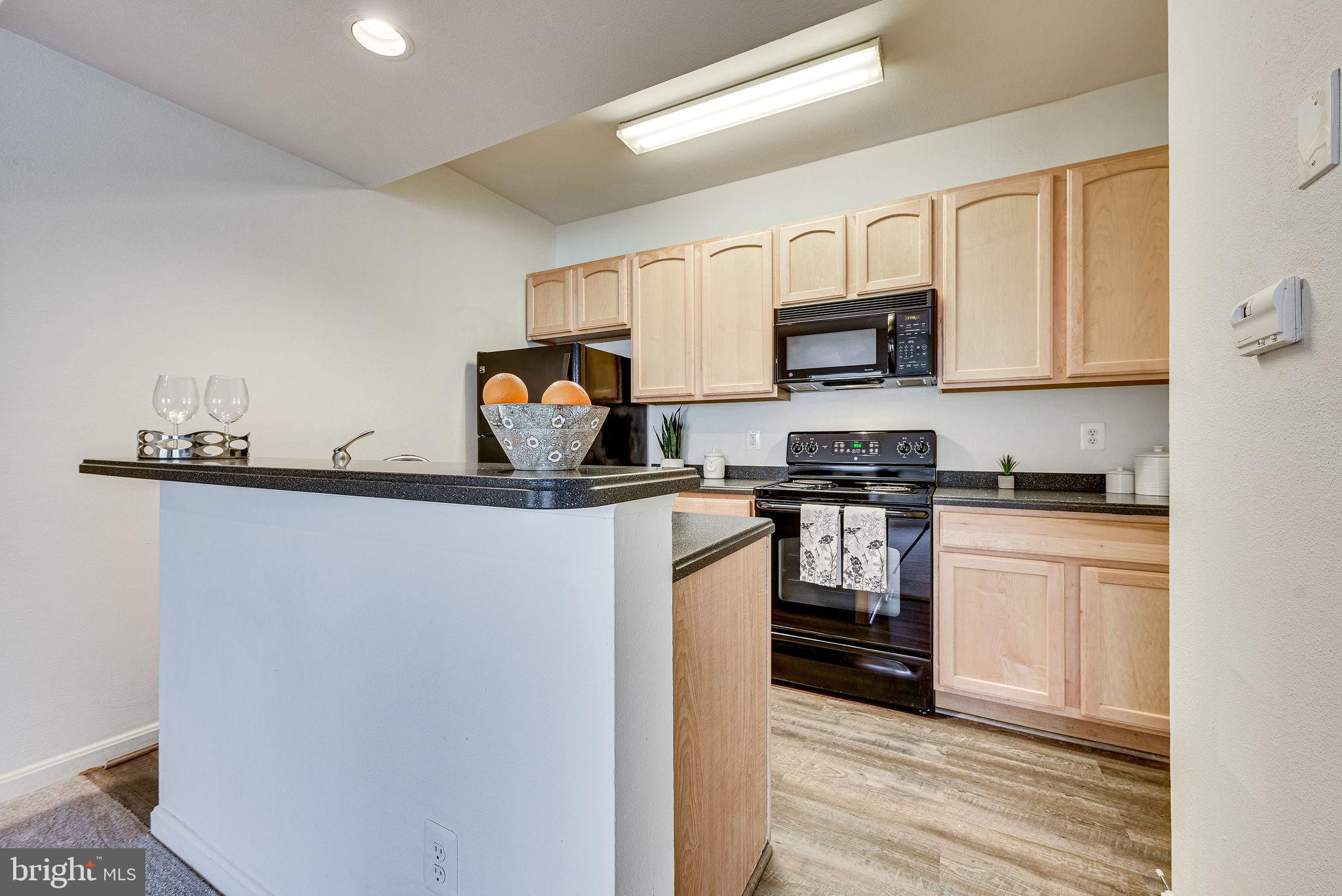 PENDERBROOK SQUARE CONDOMINIUMS - Residential Lease