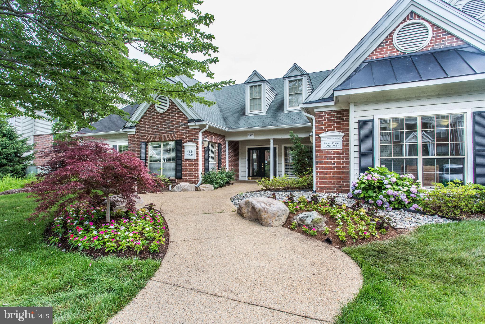 PENDERBROOK SQUARE CONDOMINIUMS - Residential Lease