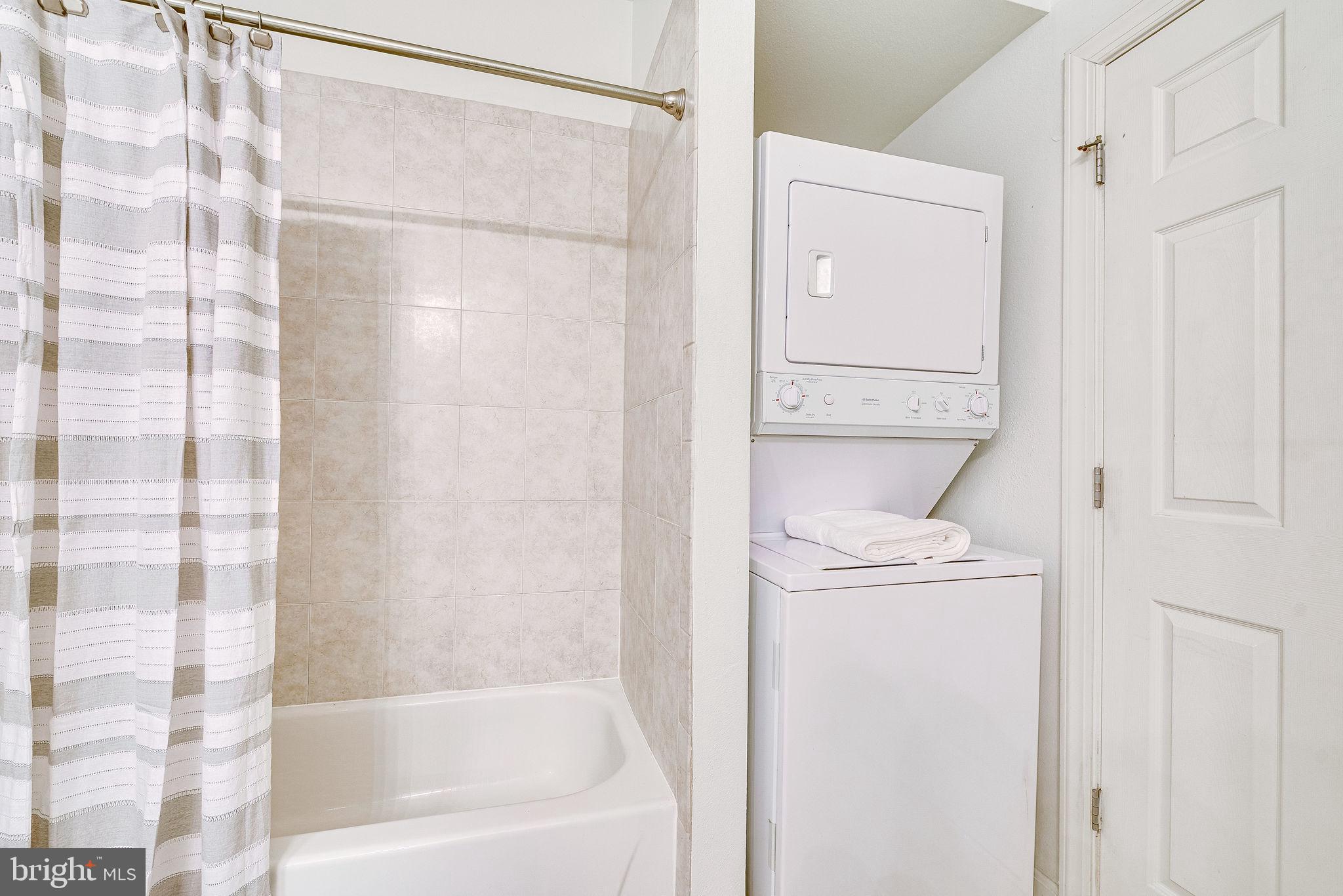 PENDERBROOK SQUARE CONDOMINIUMS - Residential Lease