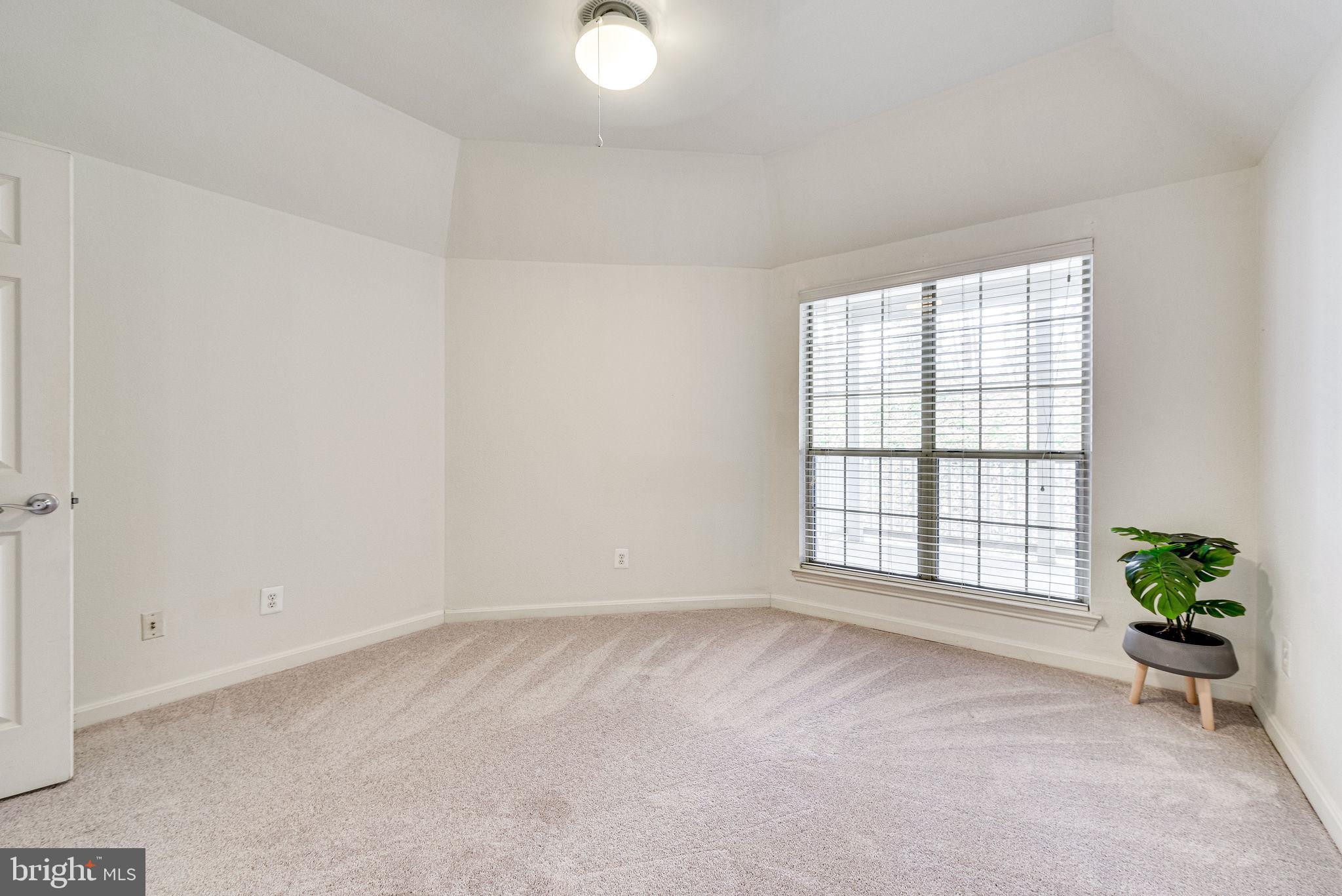 PENDERBROOK SQUARE CONDOMINIUMS - Residential Lease