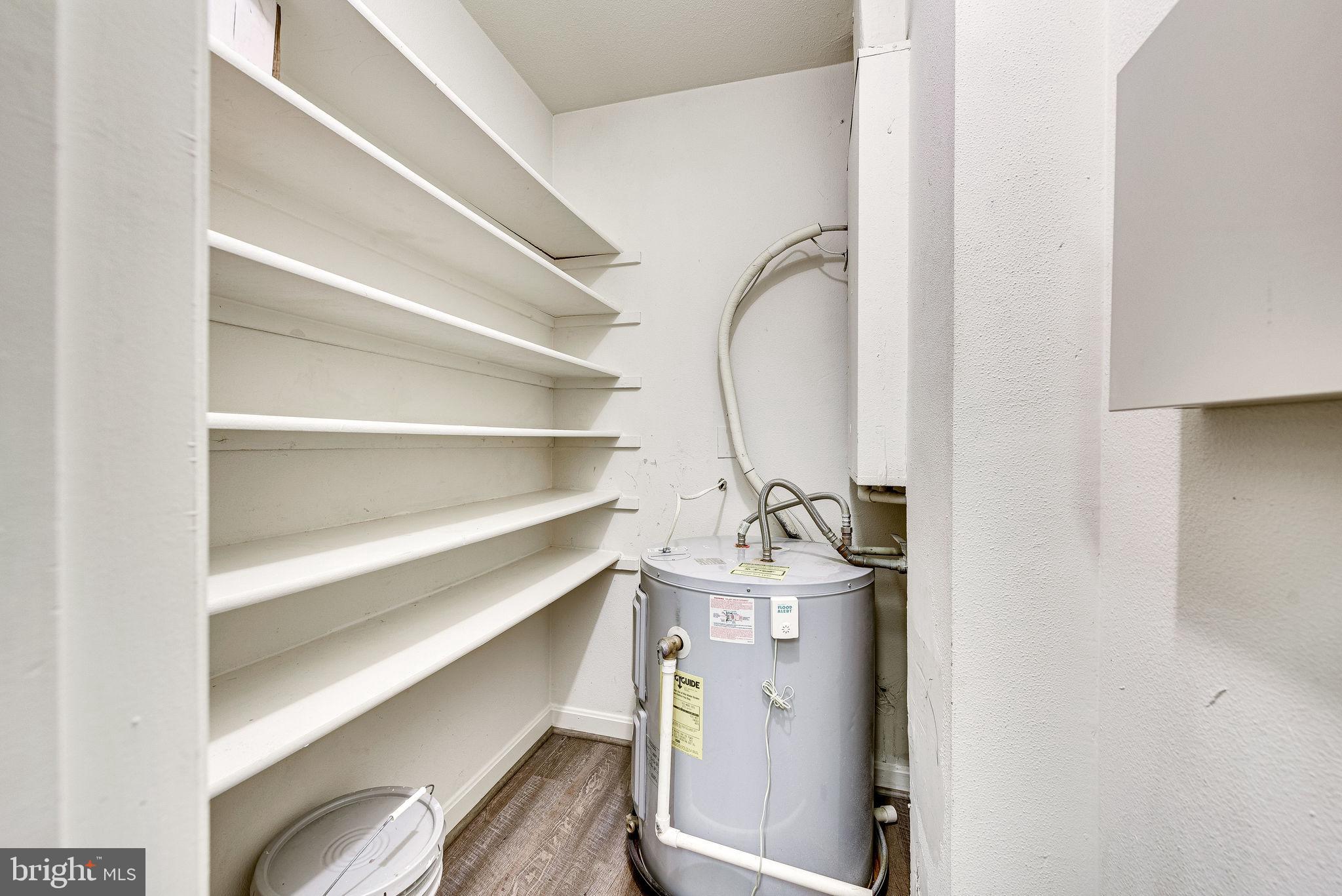 PENDERBROOK SQUARE CONDOMINIUMS - Residential Lease