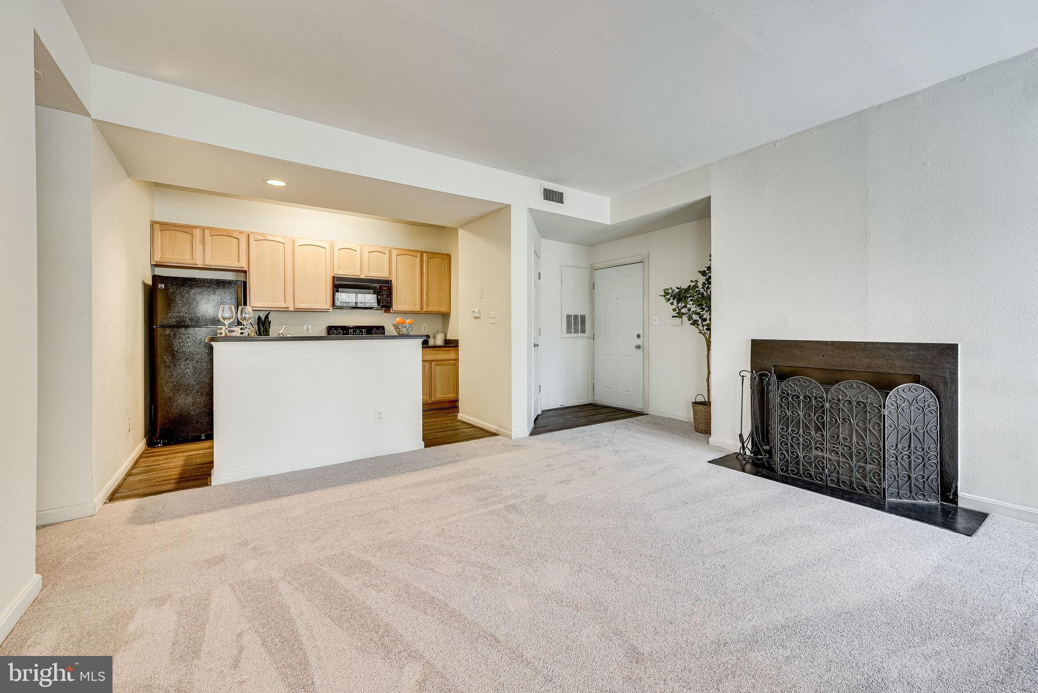 PENDERBROOK SQUARE CONDOMINIUMS - Residential Lease