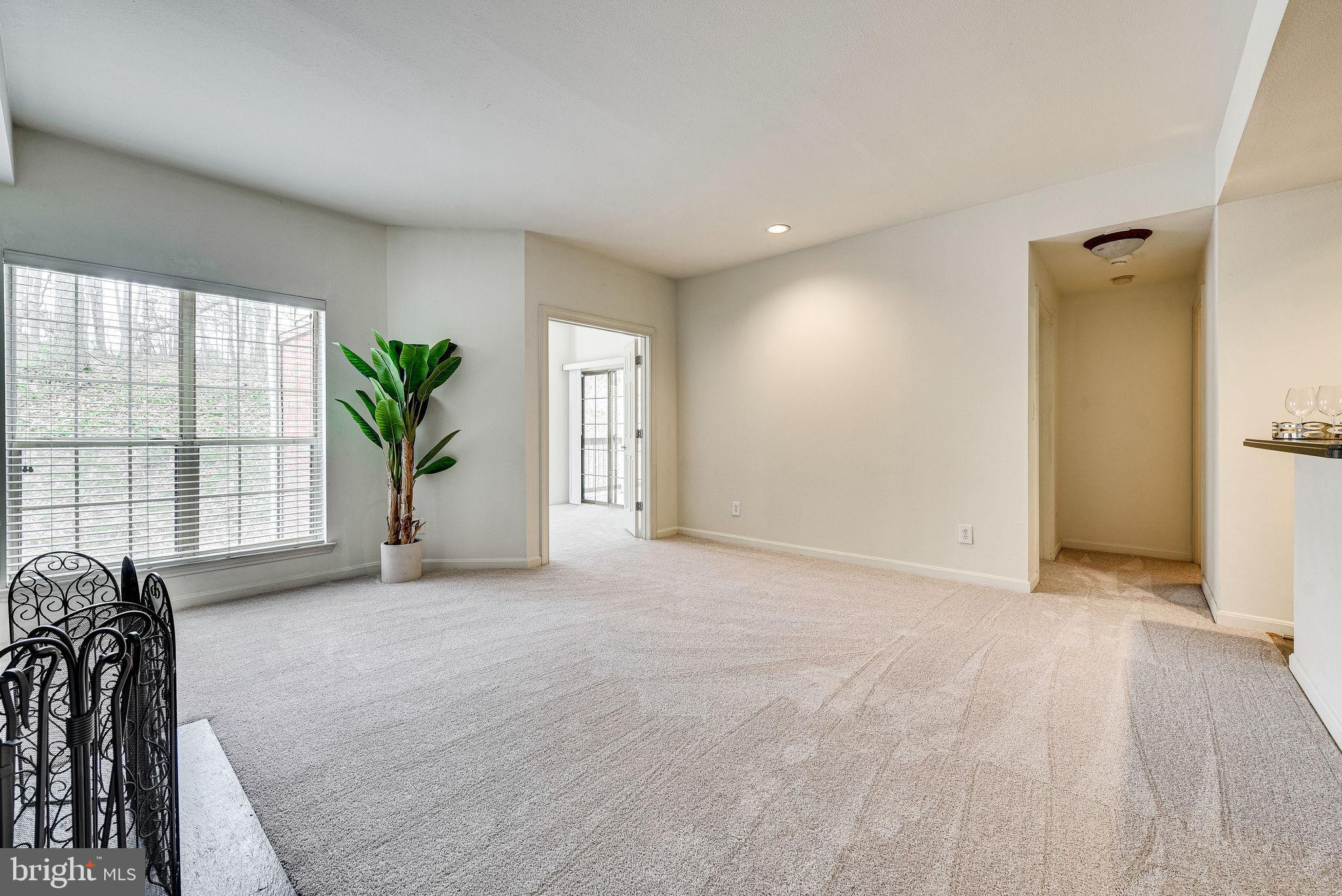 PENDERBROOK SQUARE CONDOMINIUMS - Residential Lease