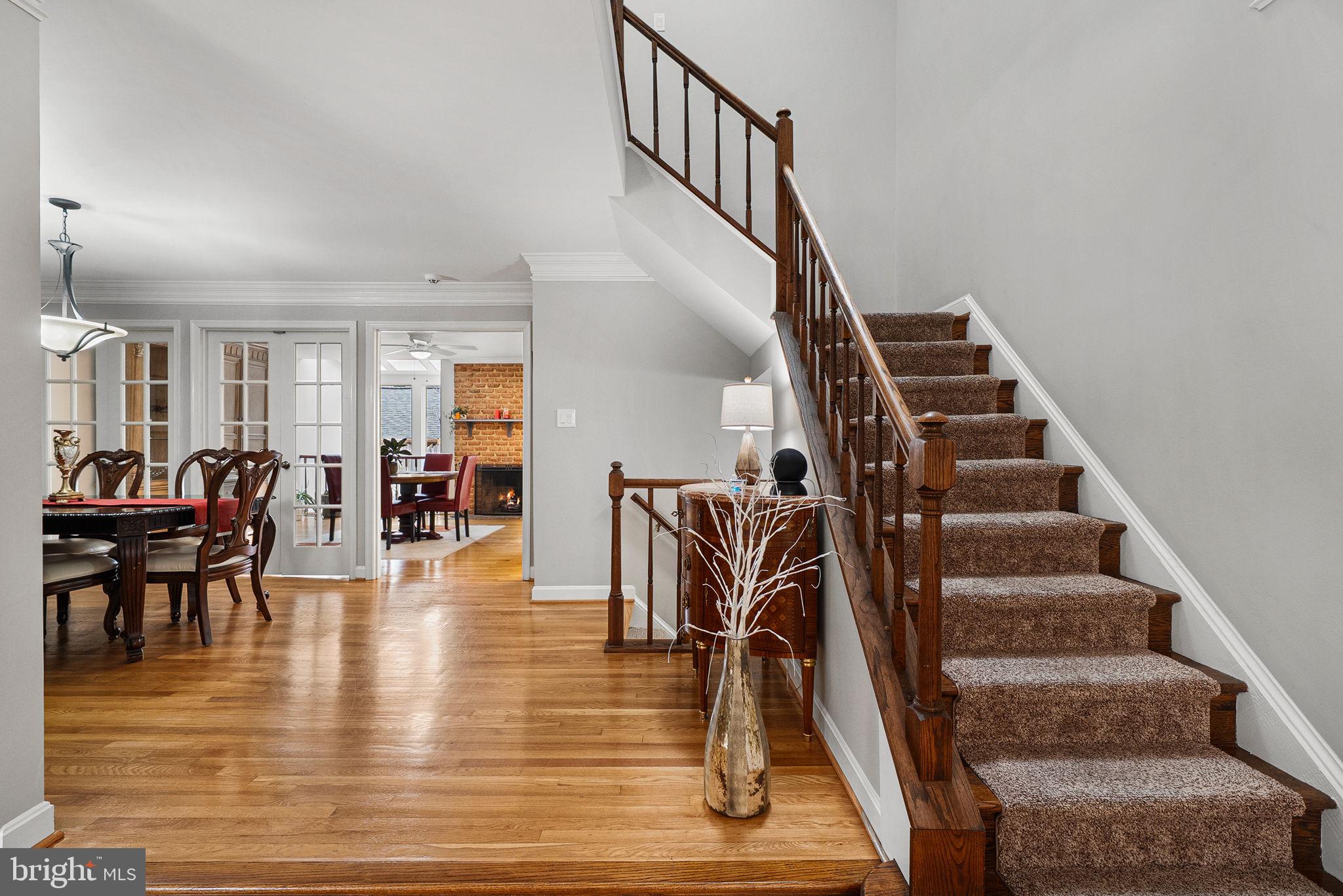 MC LEAN COURT - Residential