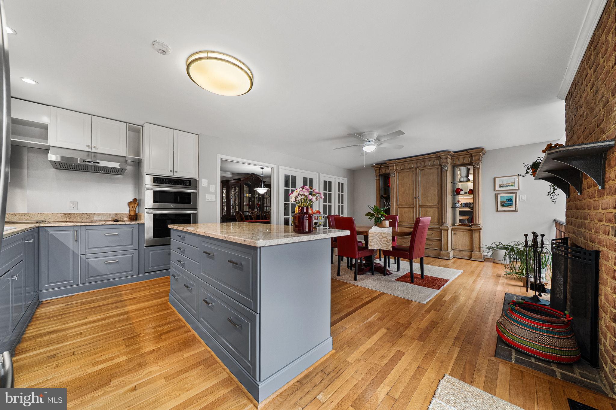 MC LEAN COURT - Residential