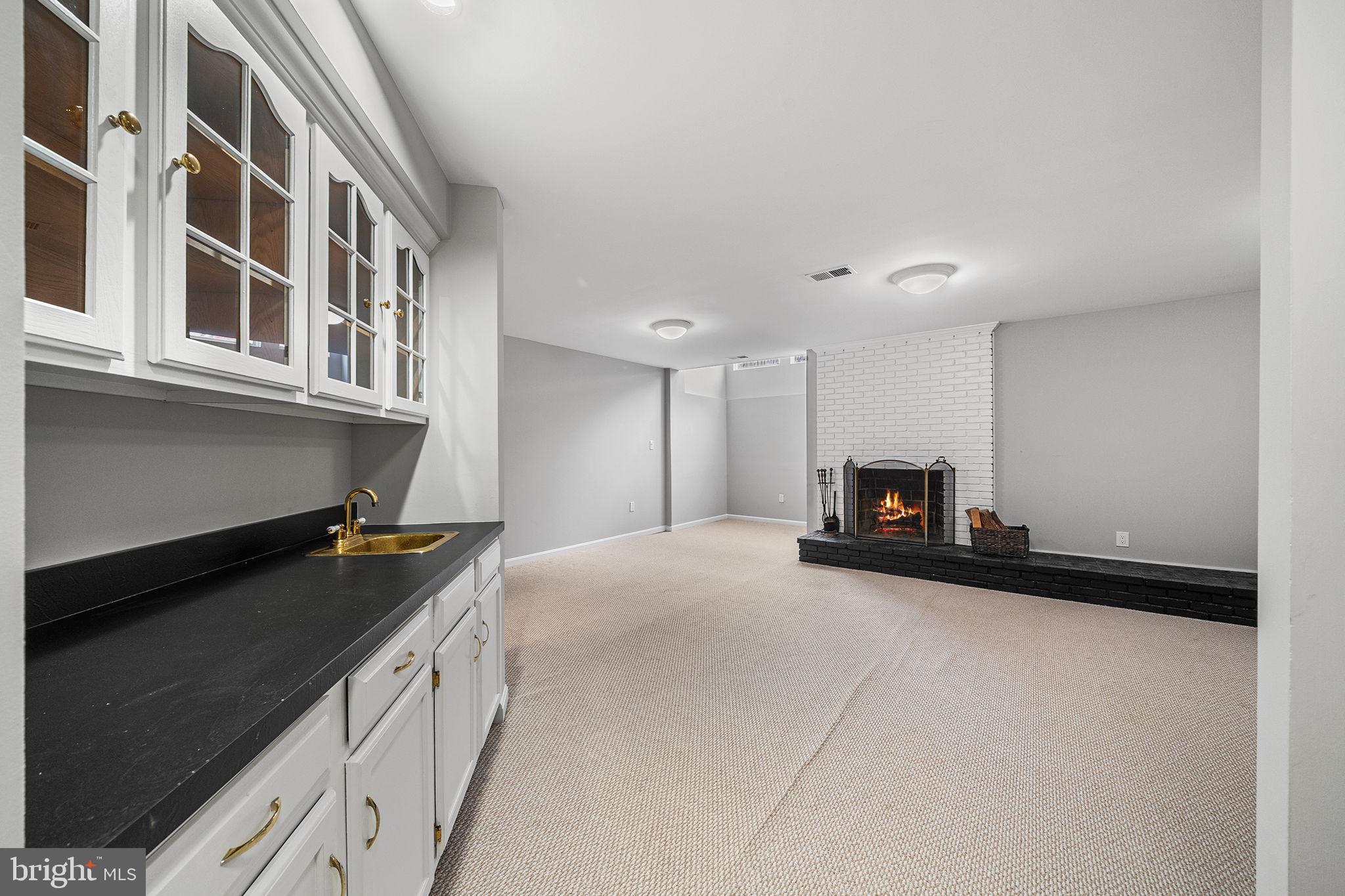 MC LEAN COURT - Residential