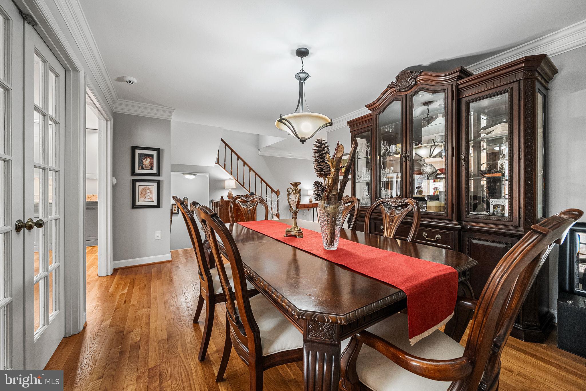 MC LEAN COURT - Residential