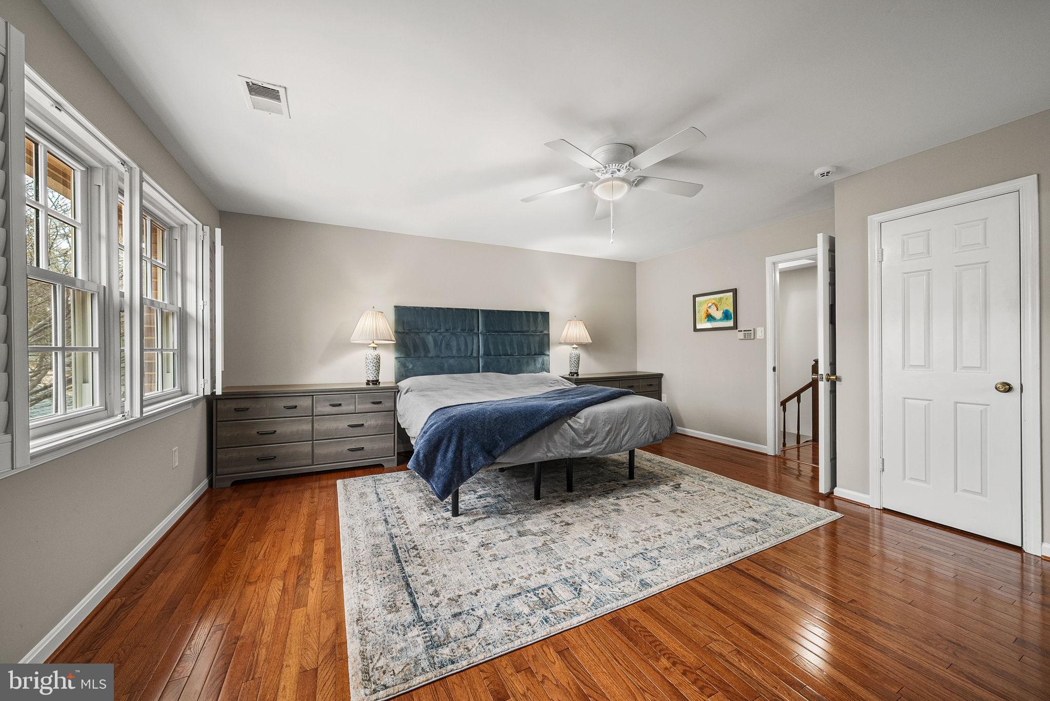 MC LEAN COURT - Residential