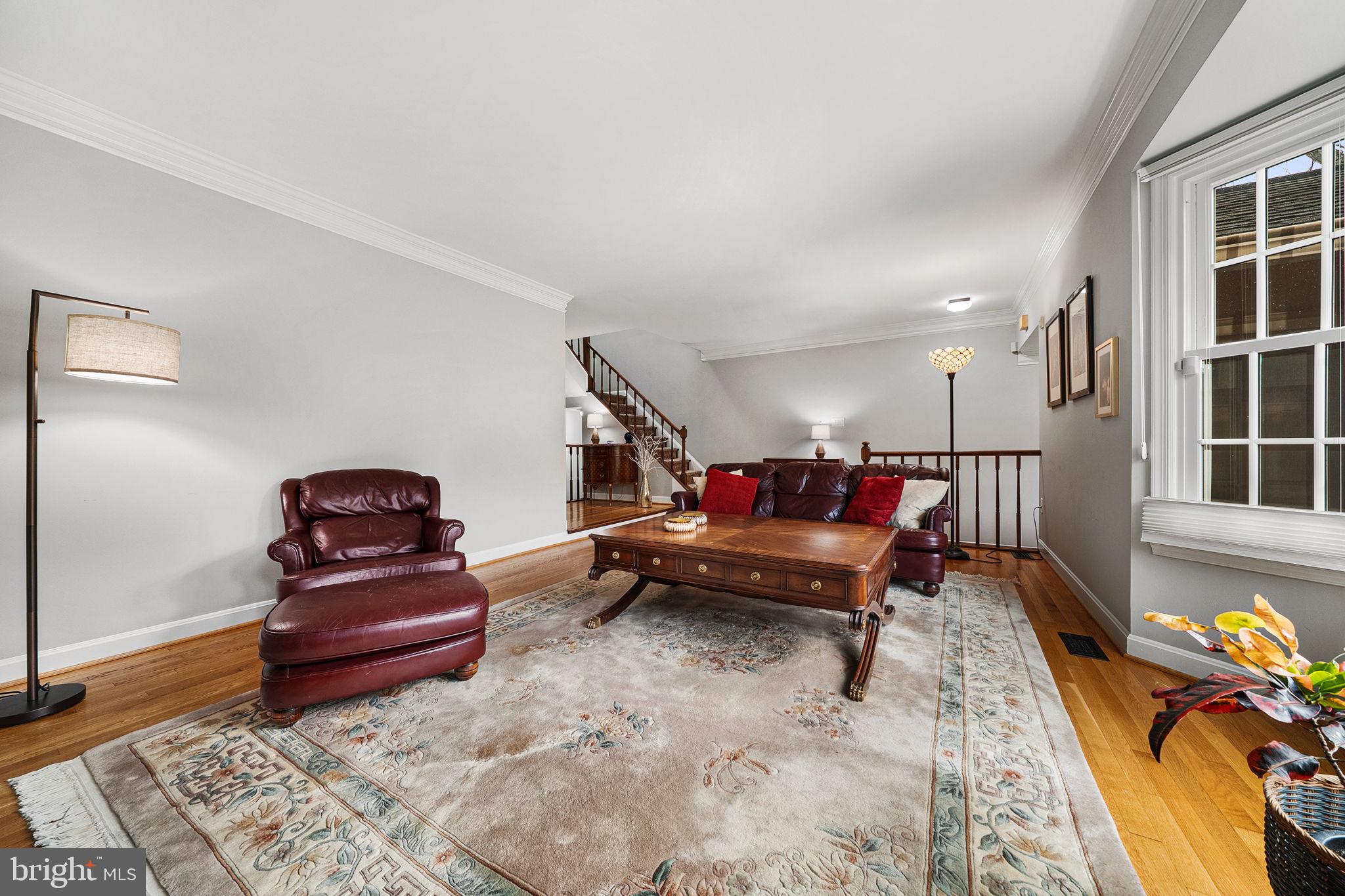 MC LEAN COURT - Residential