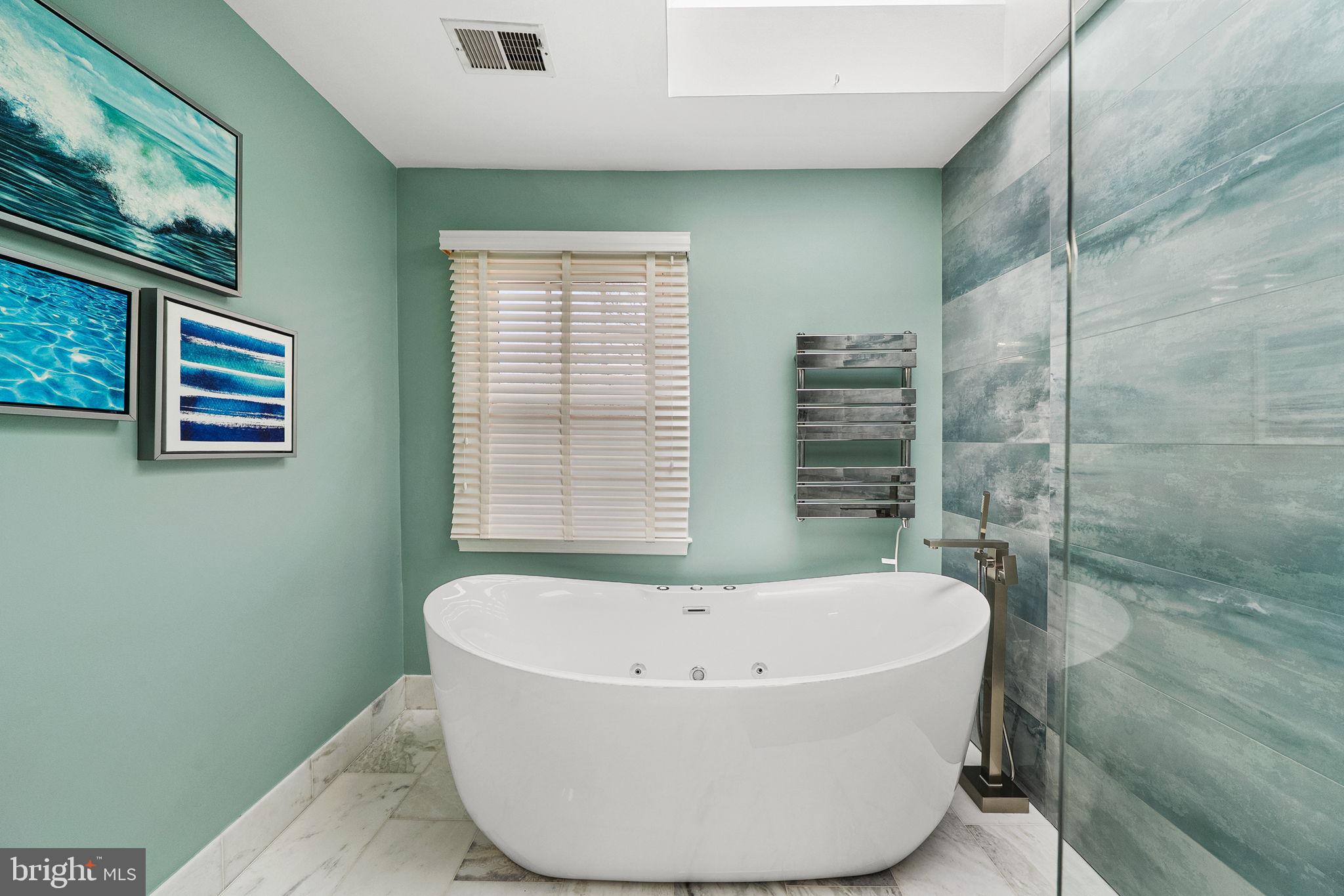 MC LEAN COURT - Residential