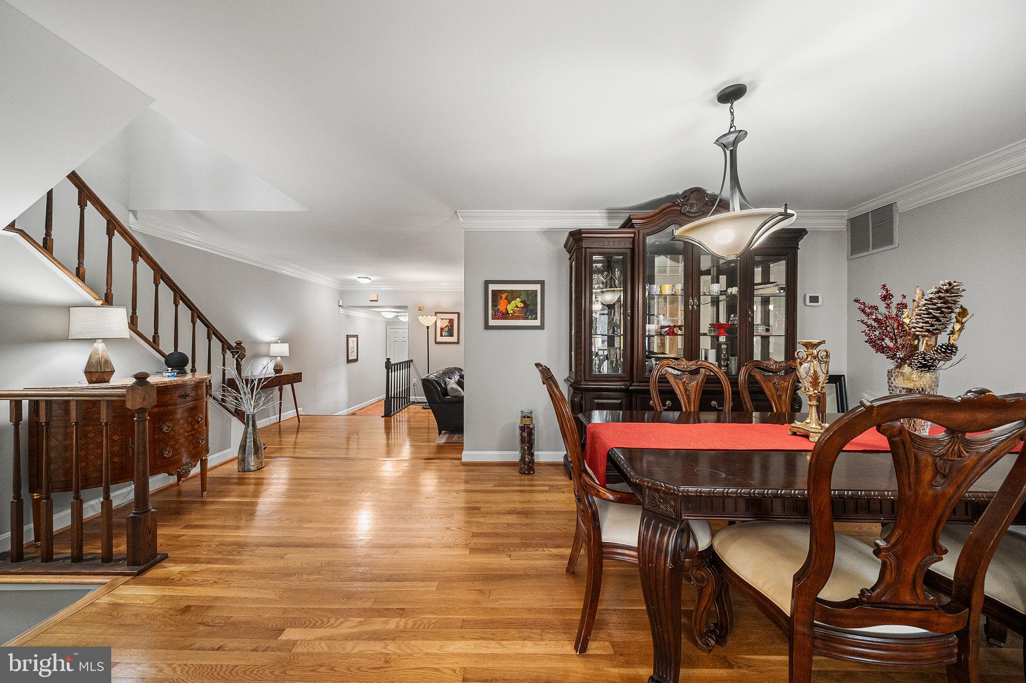 MC LEAN COURT - Residential