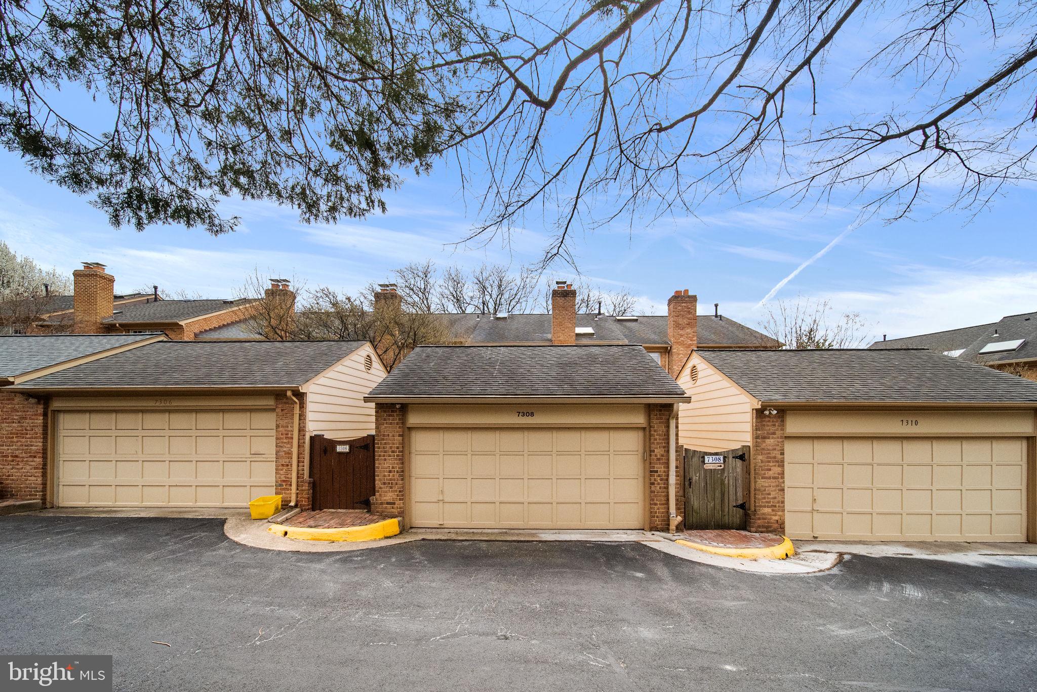 MC LEAN COURT - Residential