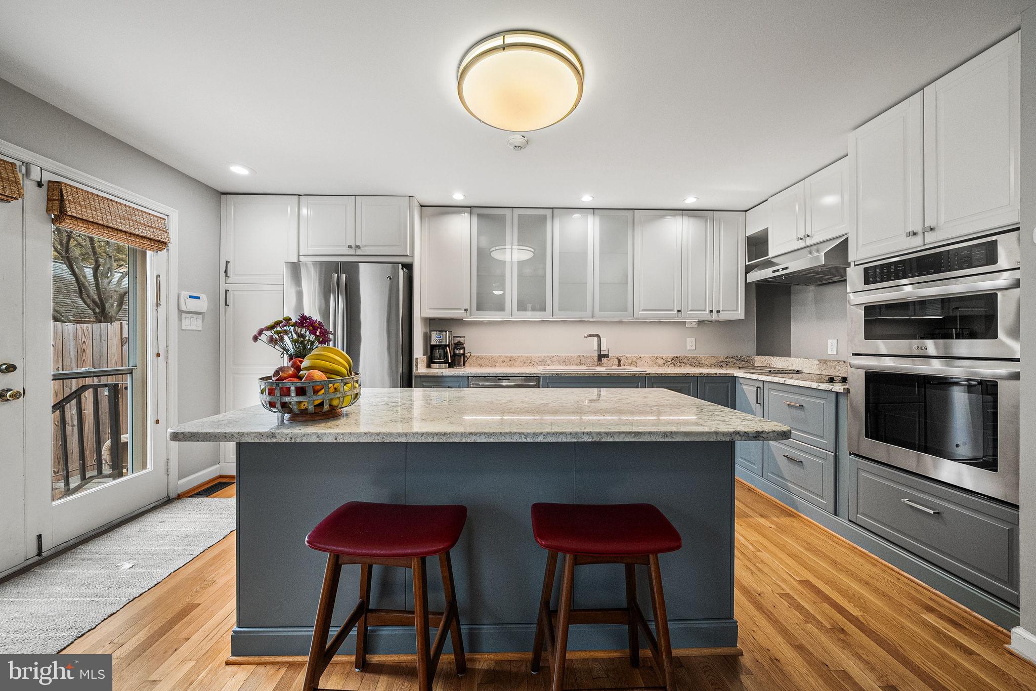 MC LEAN COURT - Residential