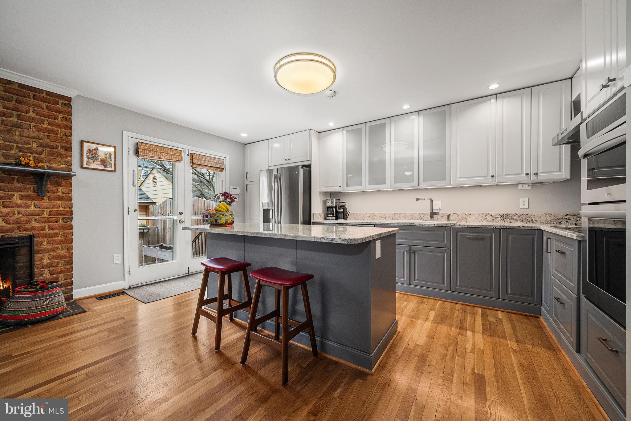 MC LEAN COURT - Residential